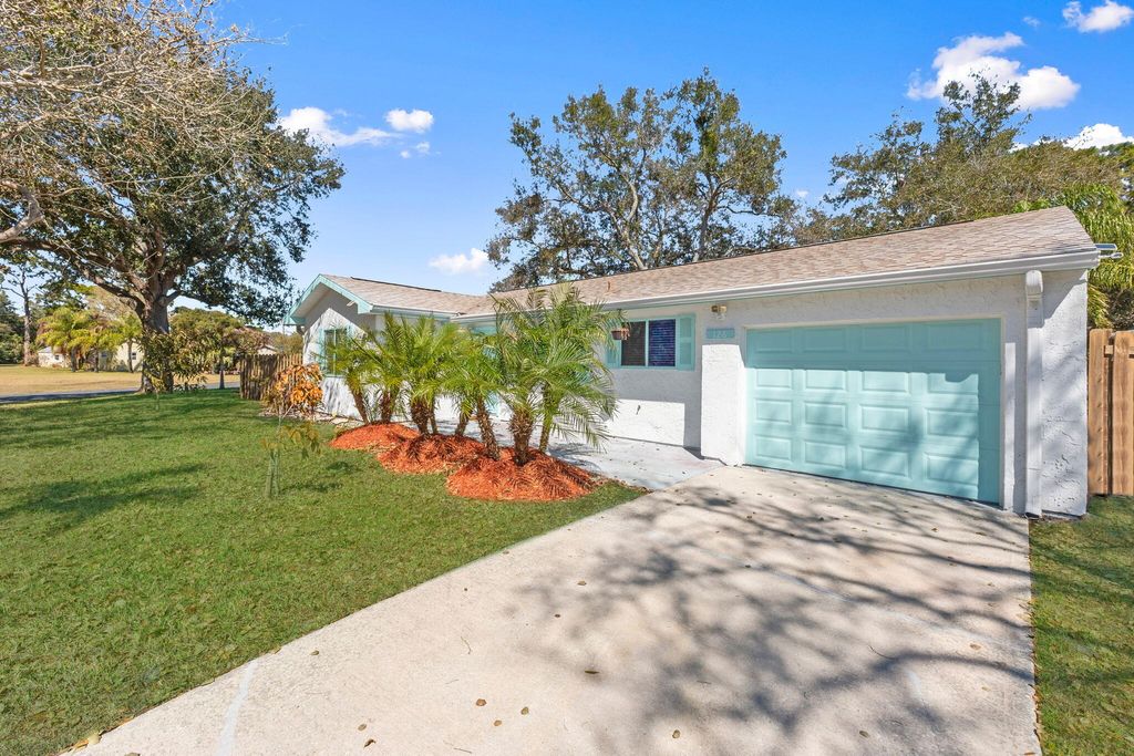 Photo of 126 Ormond Court, Sebastian, FL 32958 (MLS # R11162800)