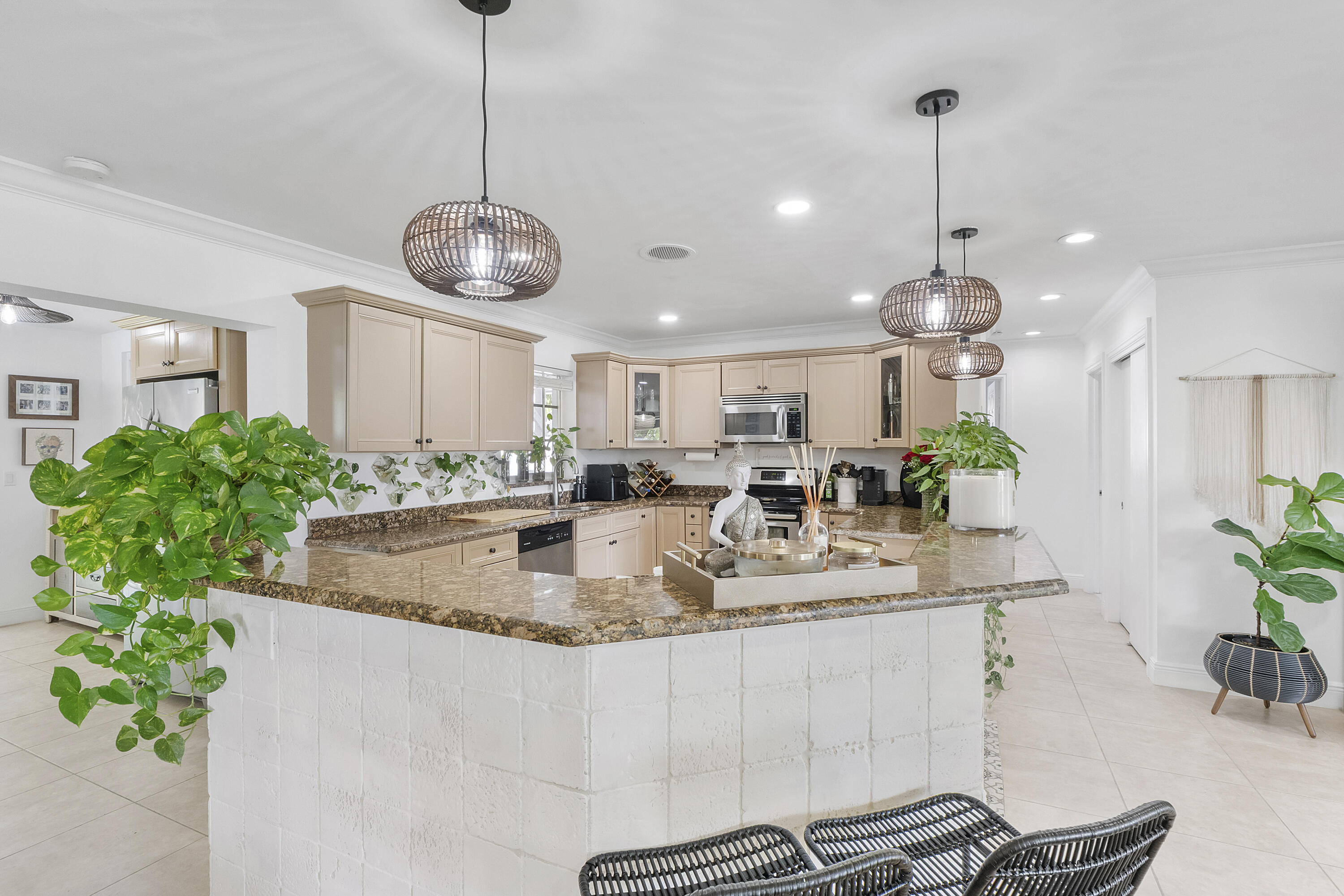 CORAL MANOR 2ND ADD - Residential Lease