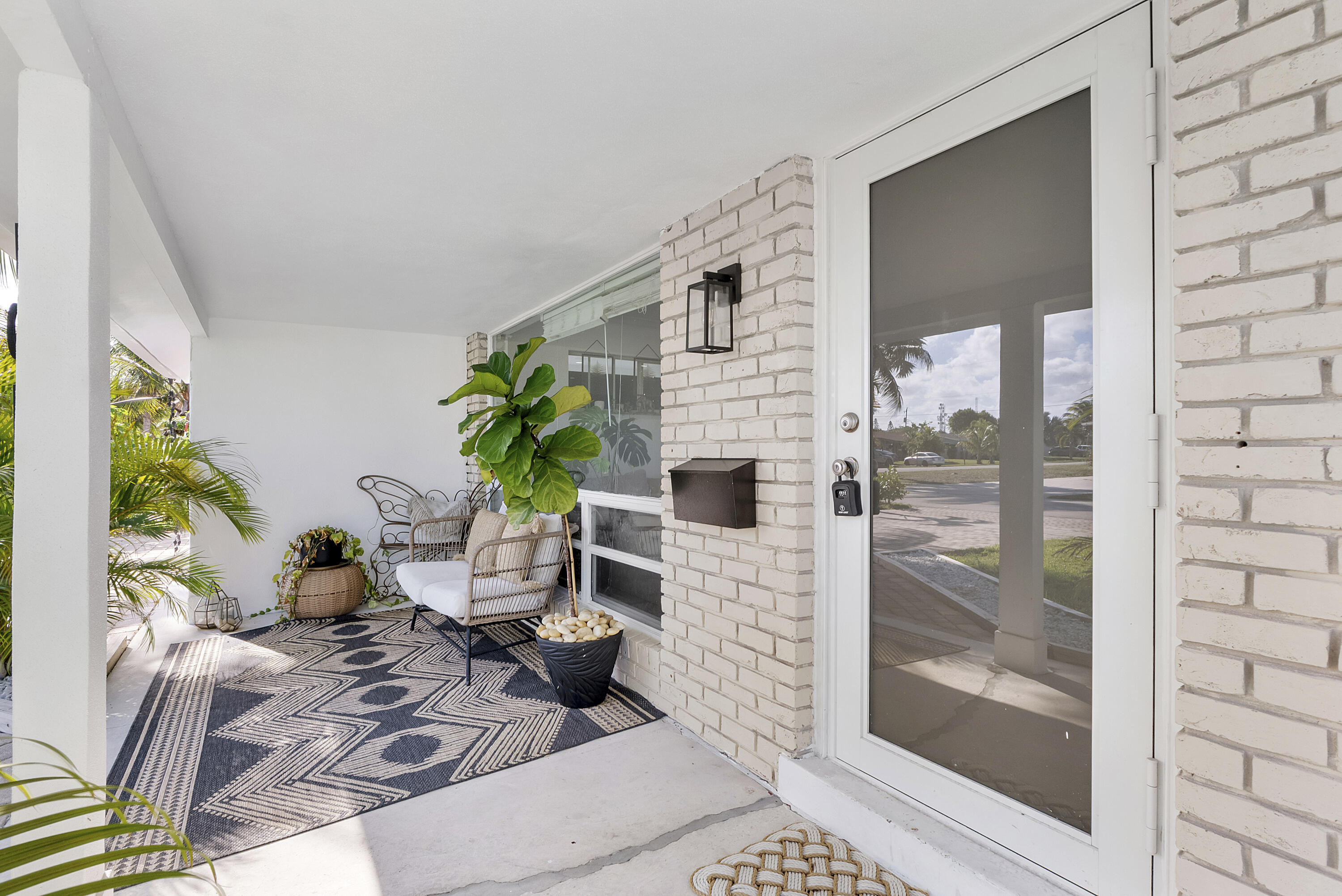 CORAL MANOR 2ND ADD - Residential Lease