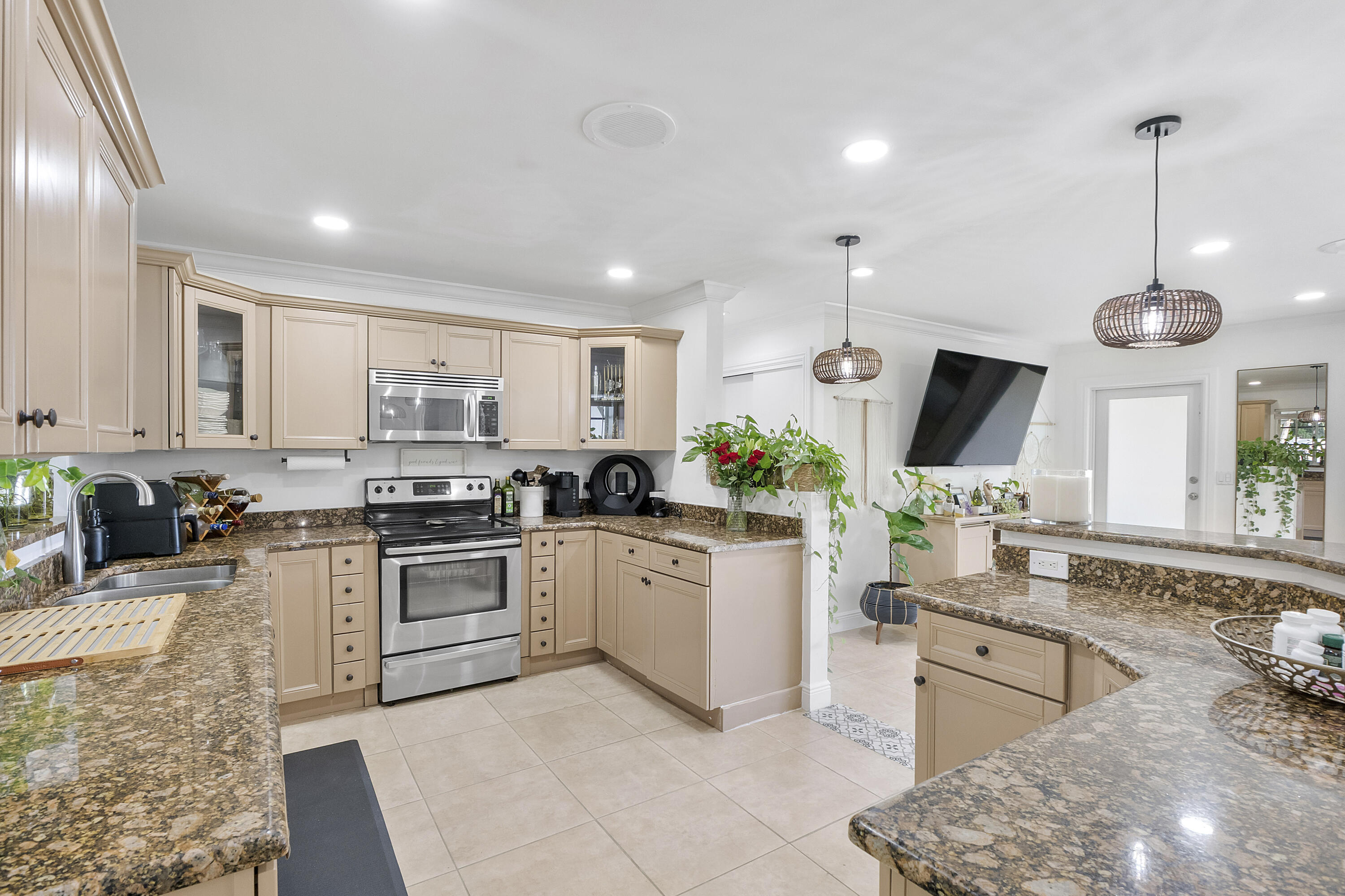 CORAL MANOR 2ND ADD - Residential Lease