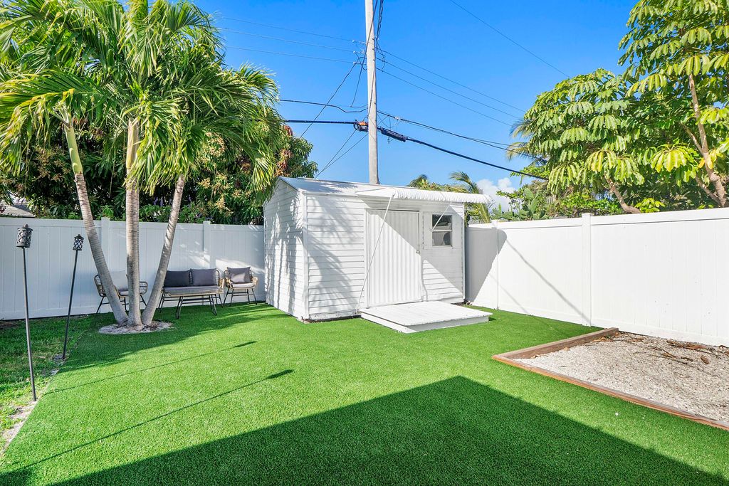 Photo of 101 SE 13th Street, Deerfield Beach, FL 33441 (MLS # B26002325)