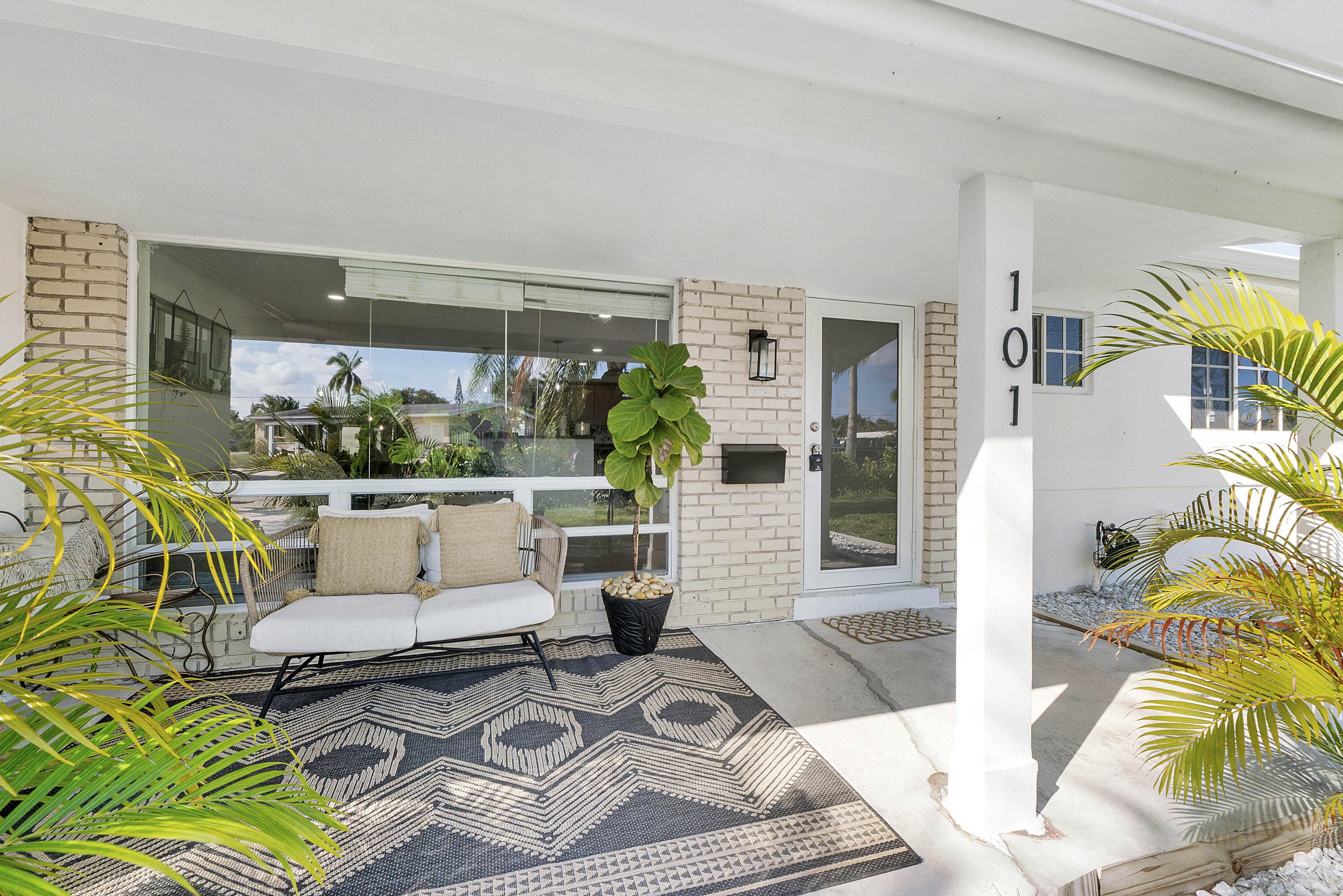 CORAL MANOR 2ND ADD - Residential Lease