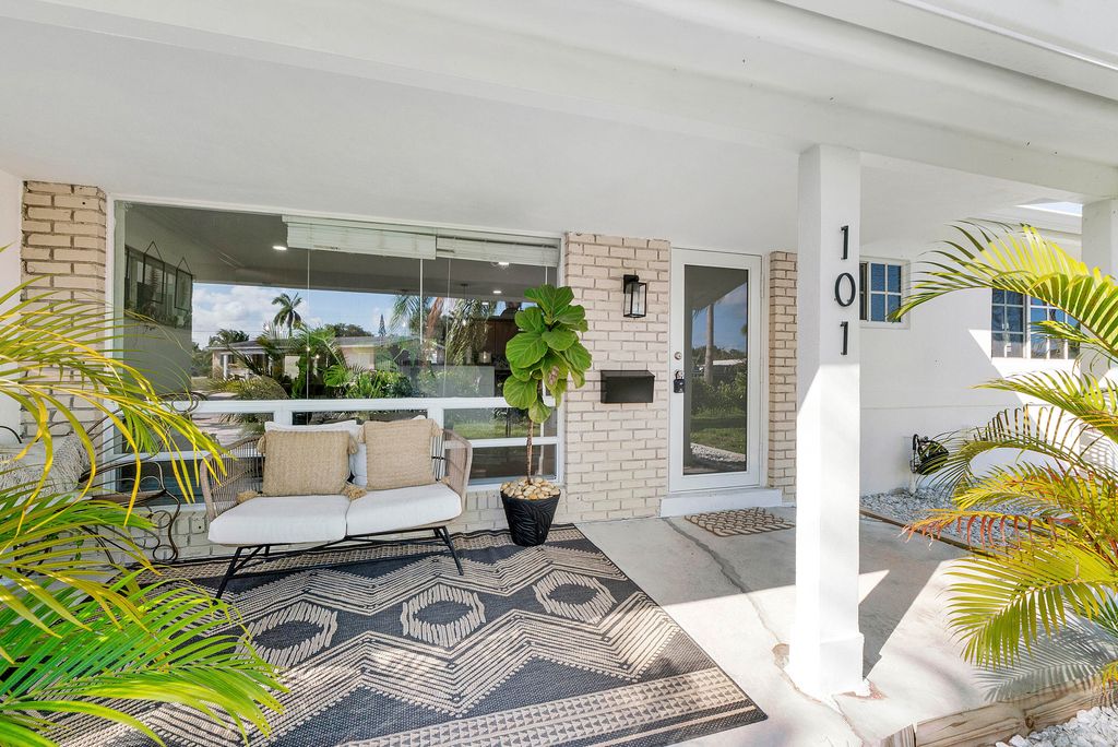 Photo of 101 SE 13th Street, Deerfield Beach, FL 33441 (MLS # B26002325)