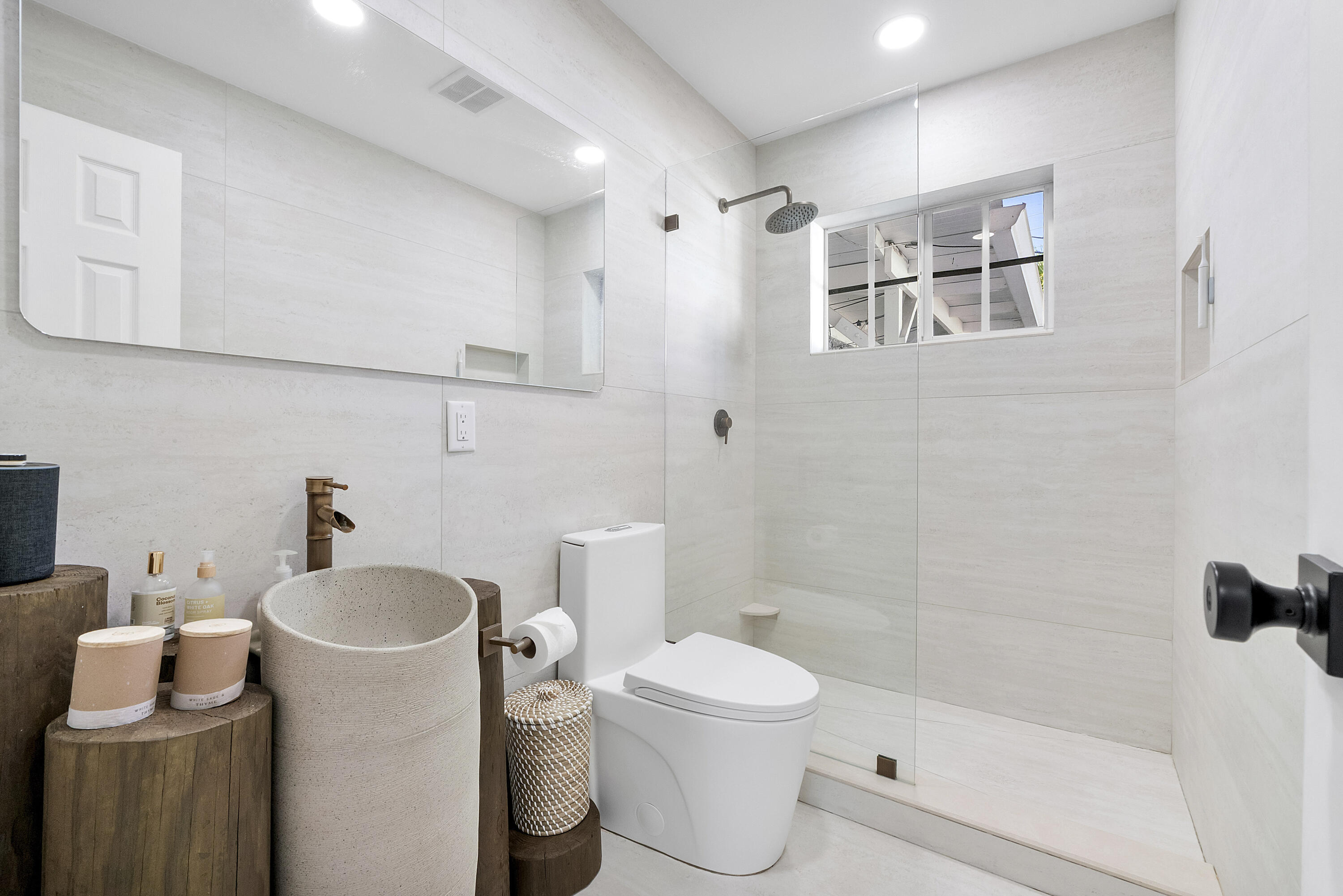 CORAL MANOR 2ND ADD - Residential Lease