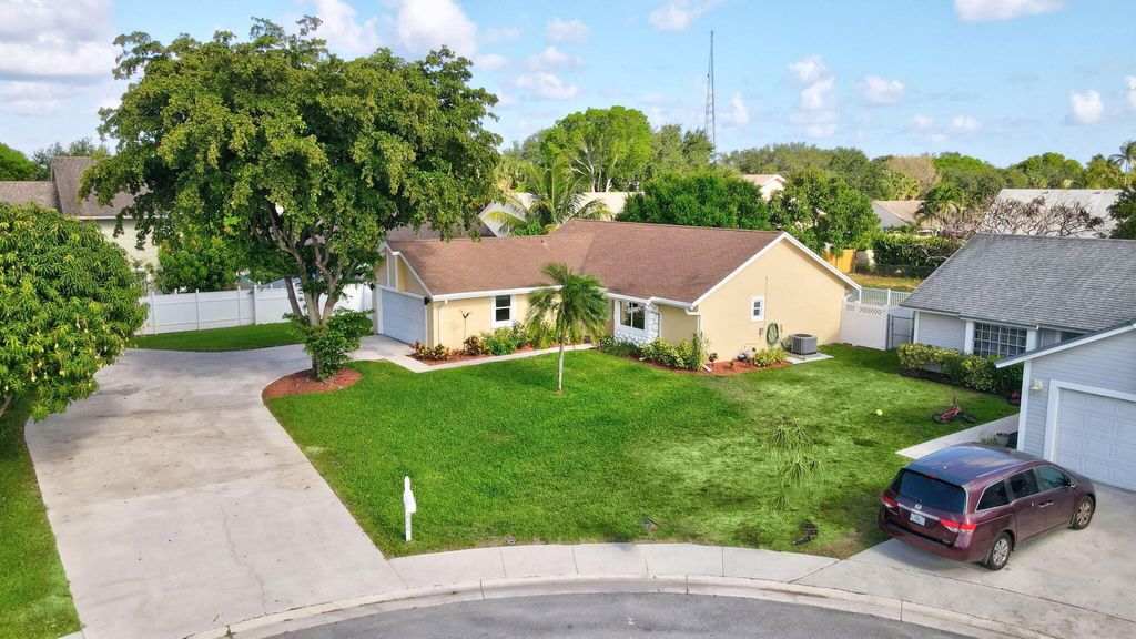 Photo of 1800 Banyan Creek Circle N, Boynton Beach, FL 33436 (MLS # R11075396)