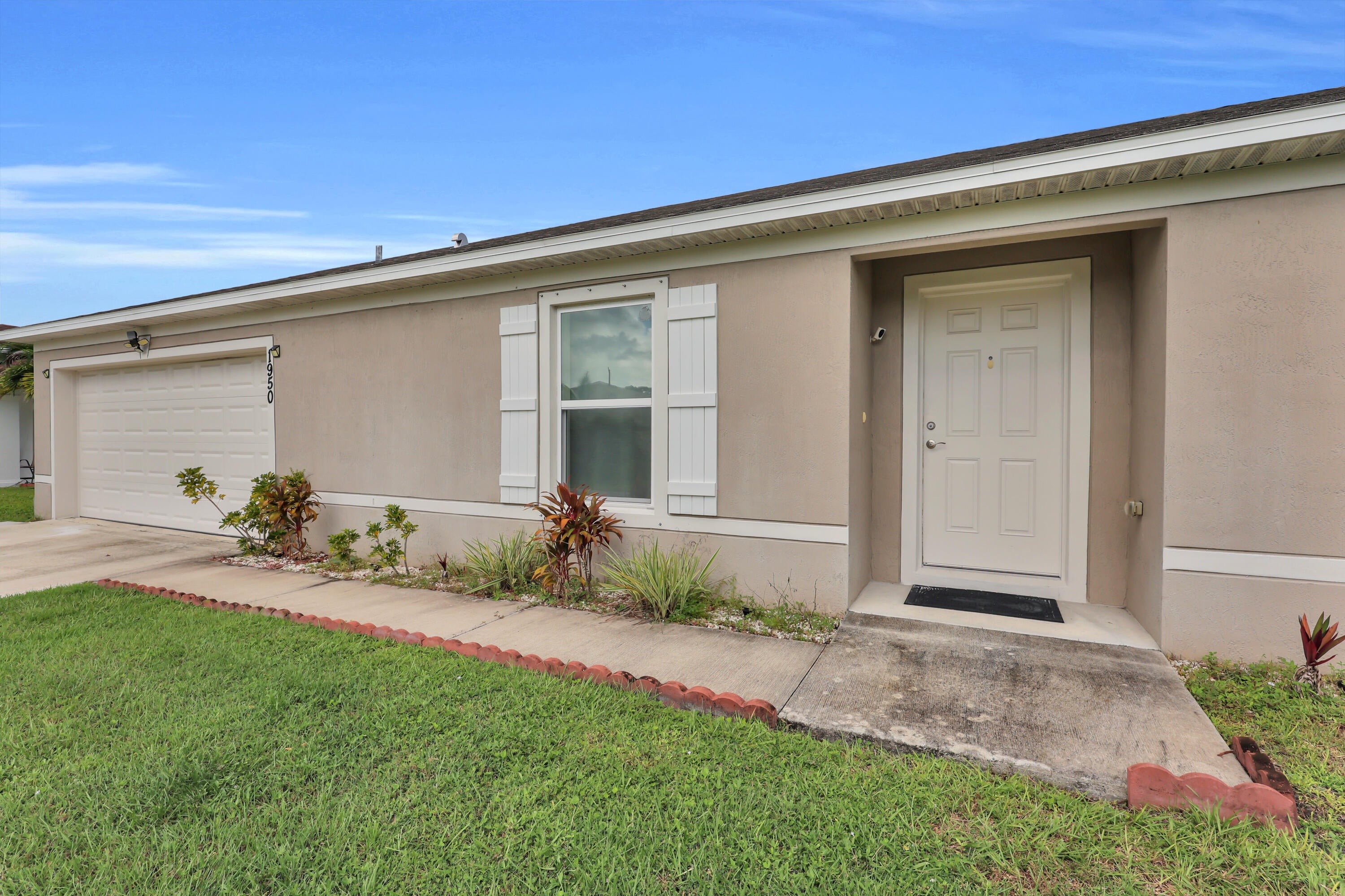 1950 SW Diamond Street