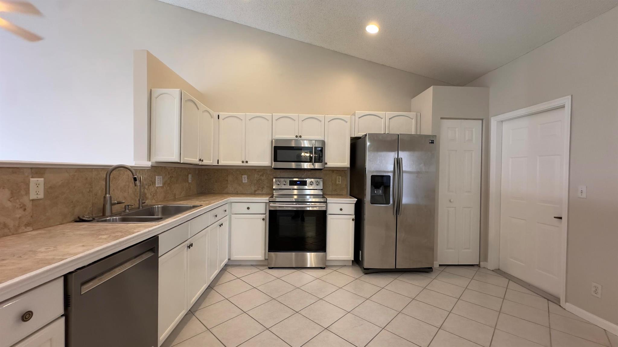 WELLINGTONS EDGE PAR 78 P - Residential Lease