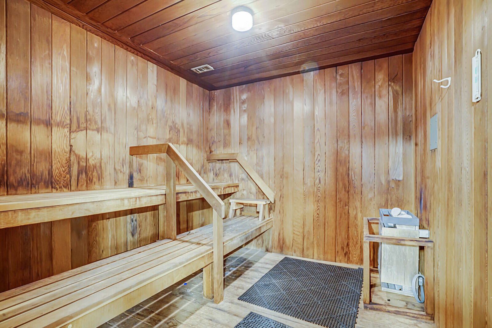 TWENTY TWO NINETY FIVE SOUTH OCEAN BLVD - Residential Lease