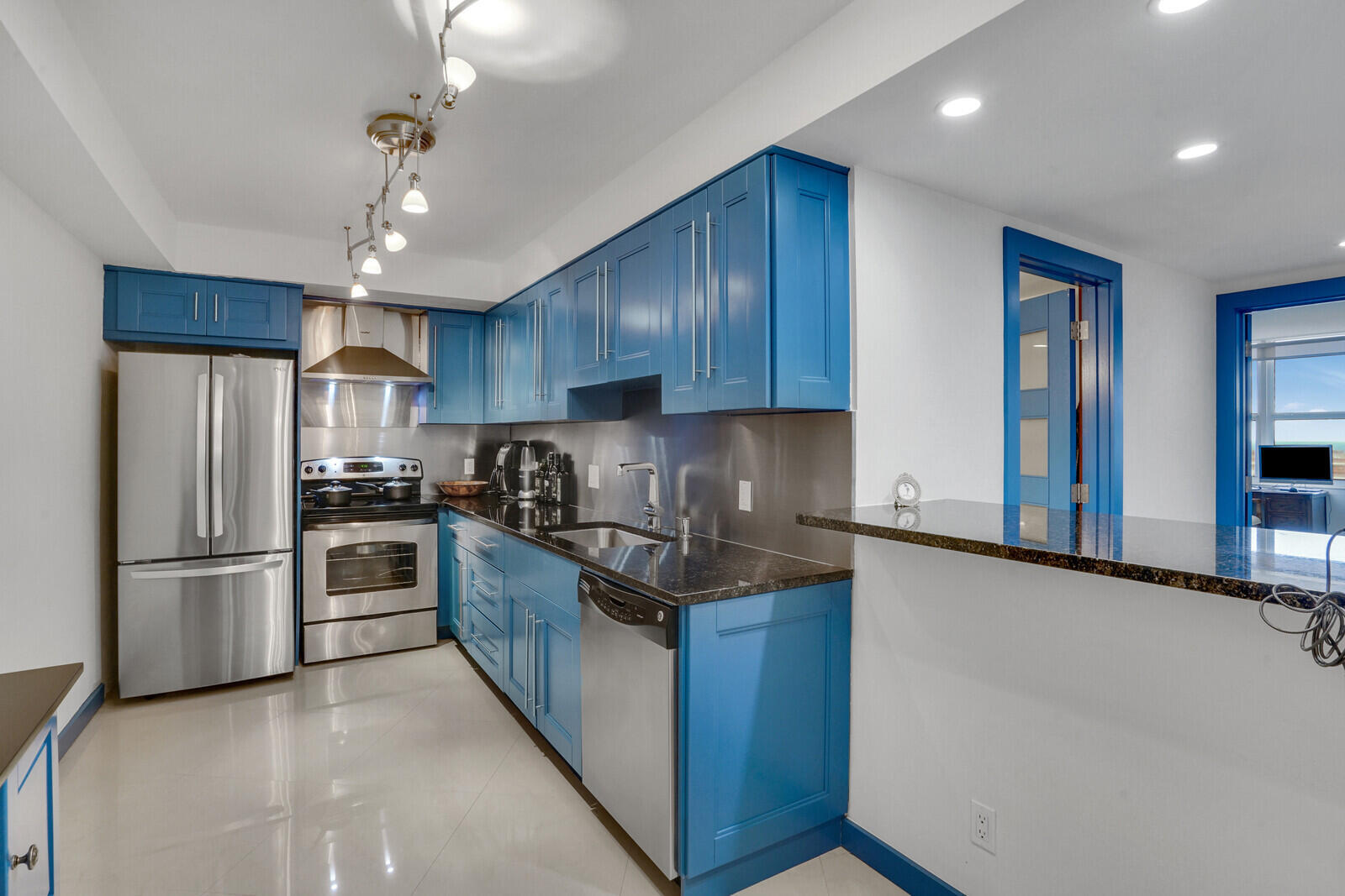 TWENTY TWO NINETY FIVE SOUTH OCEAN BLVD - Residential Lease