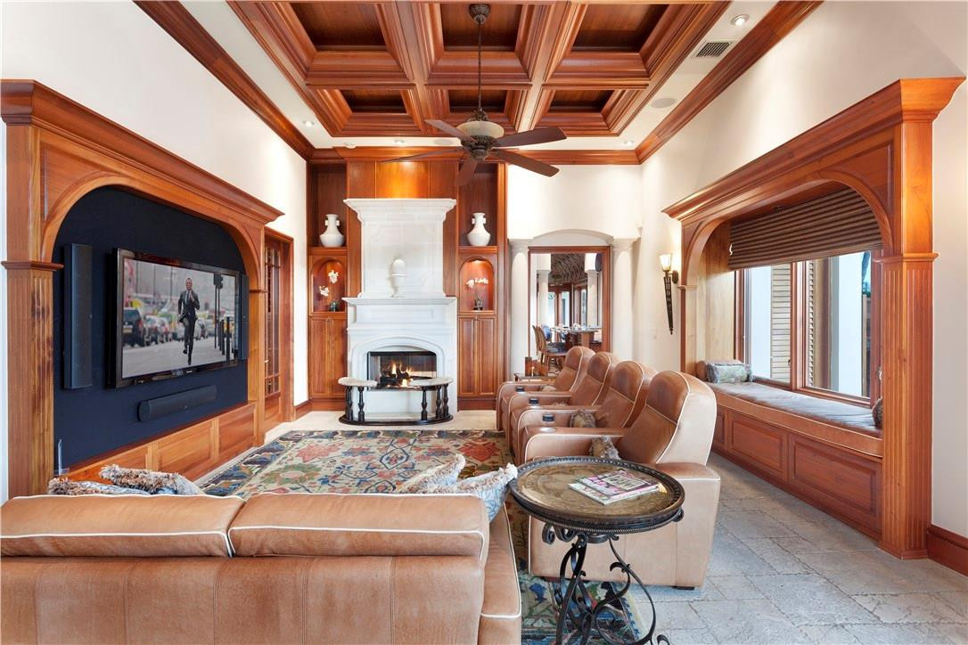 LIGHTHOUSE POINT - Residential