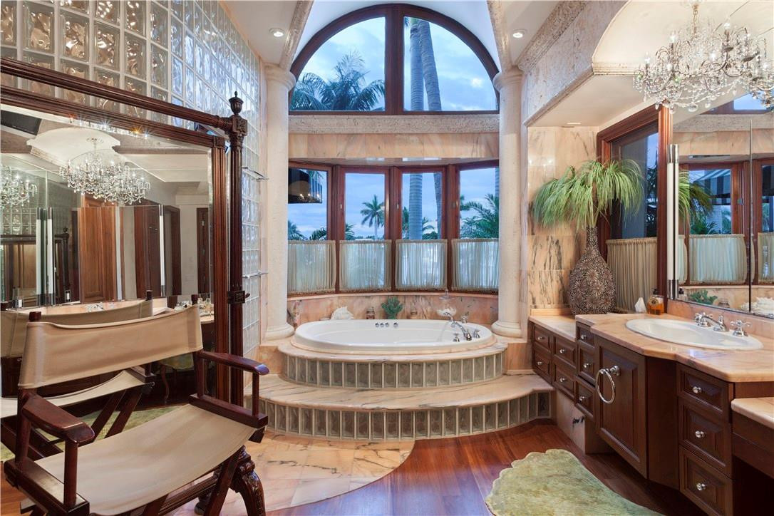 LIGHTHOUSE POINT - Residential