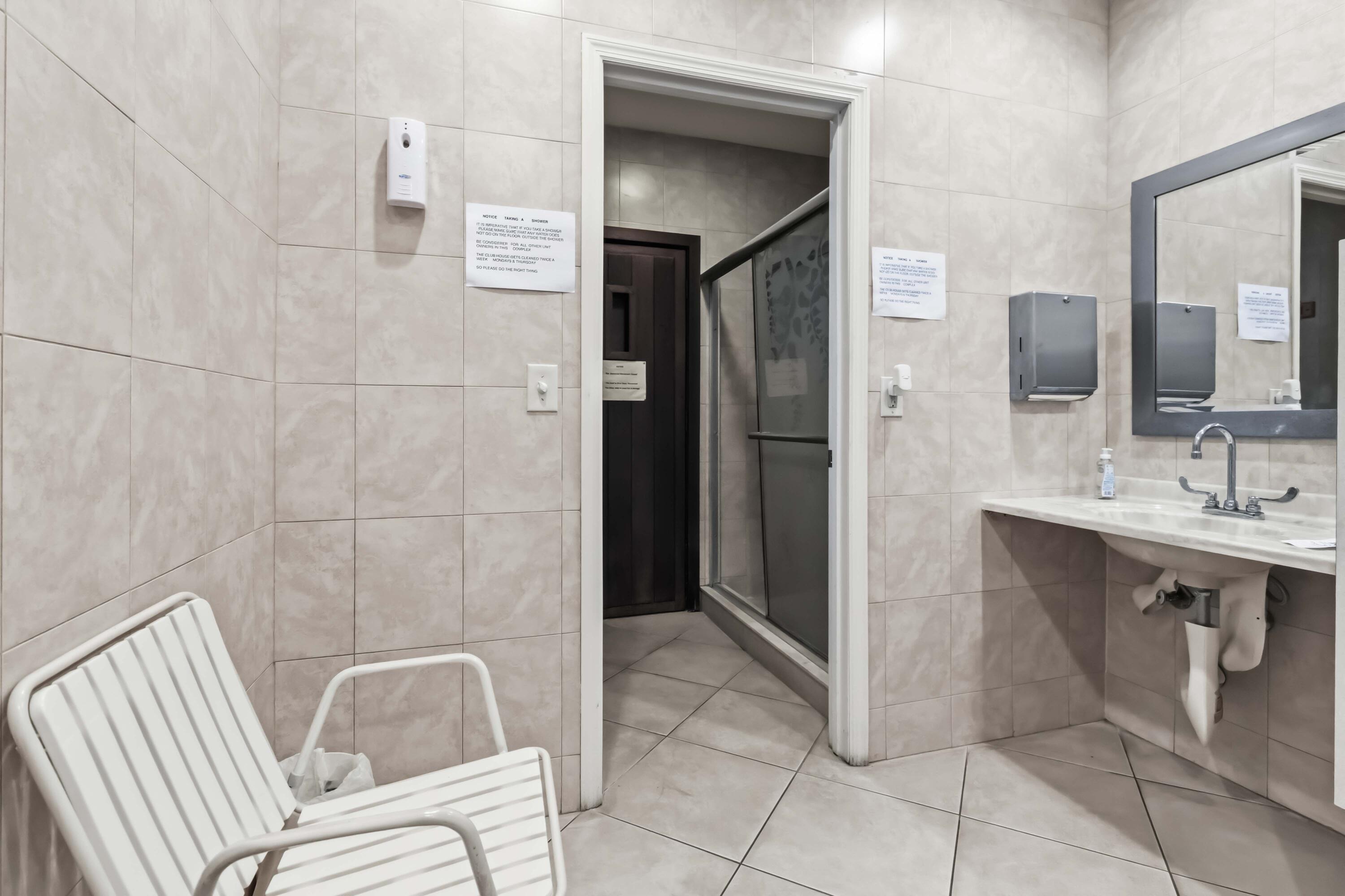 MEADOWBROOK LAKES CONDO - Residential