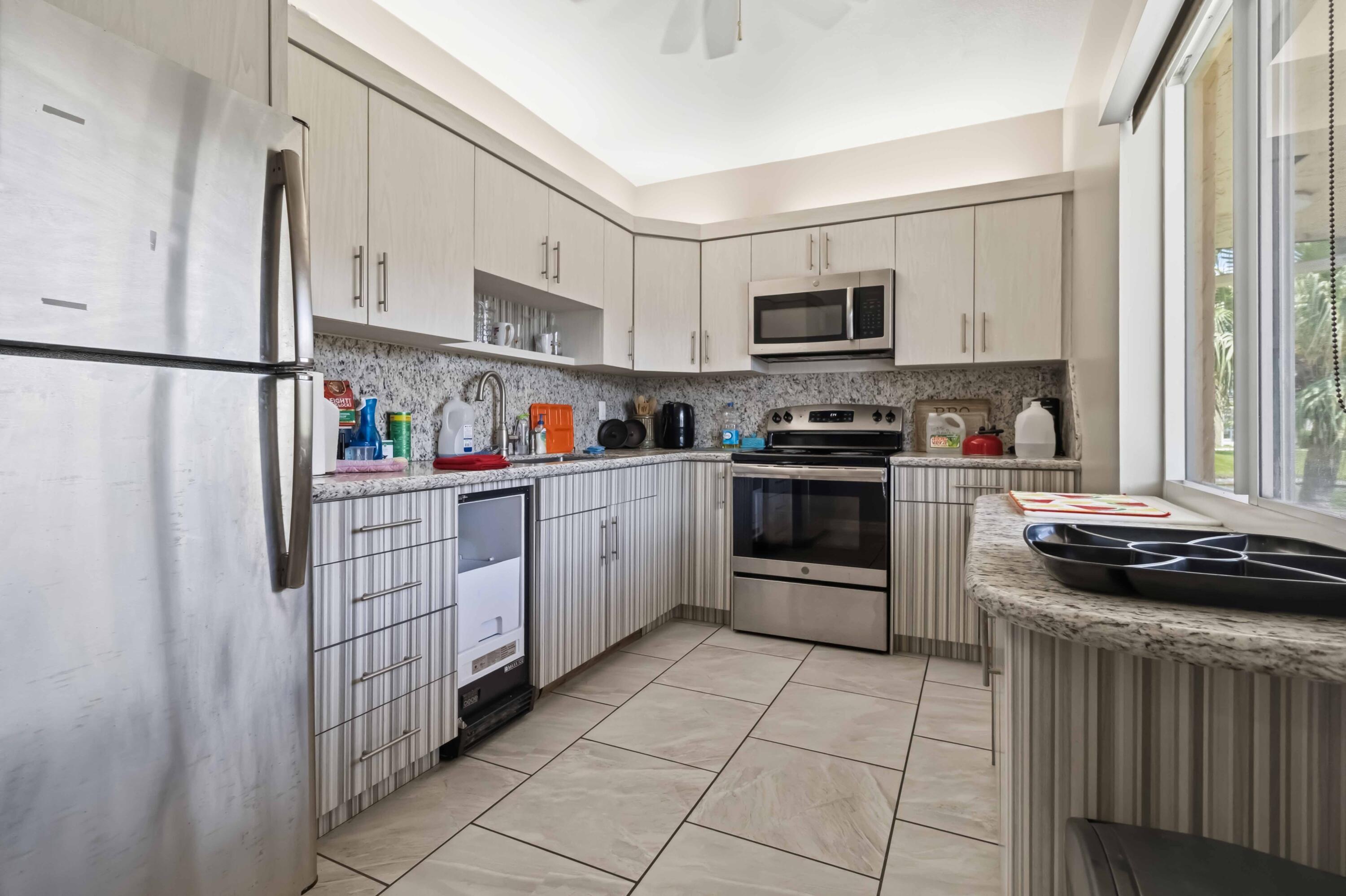 MEADOWBROOK LAKES CONDO - Residential