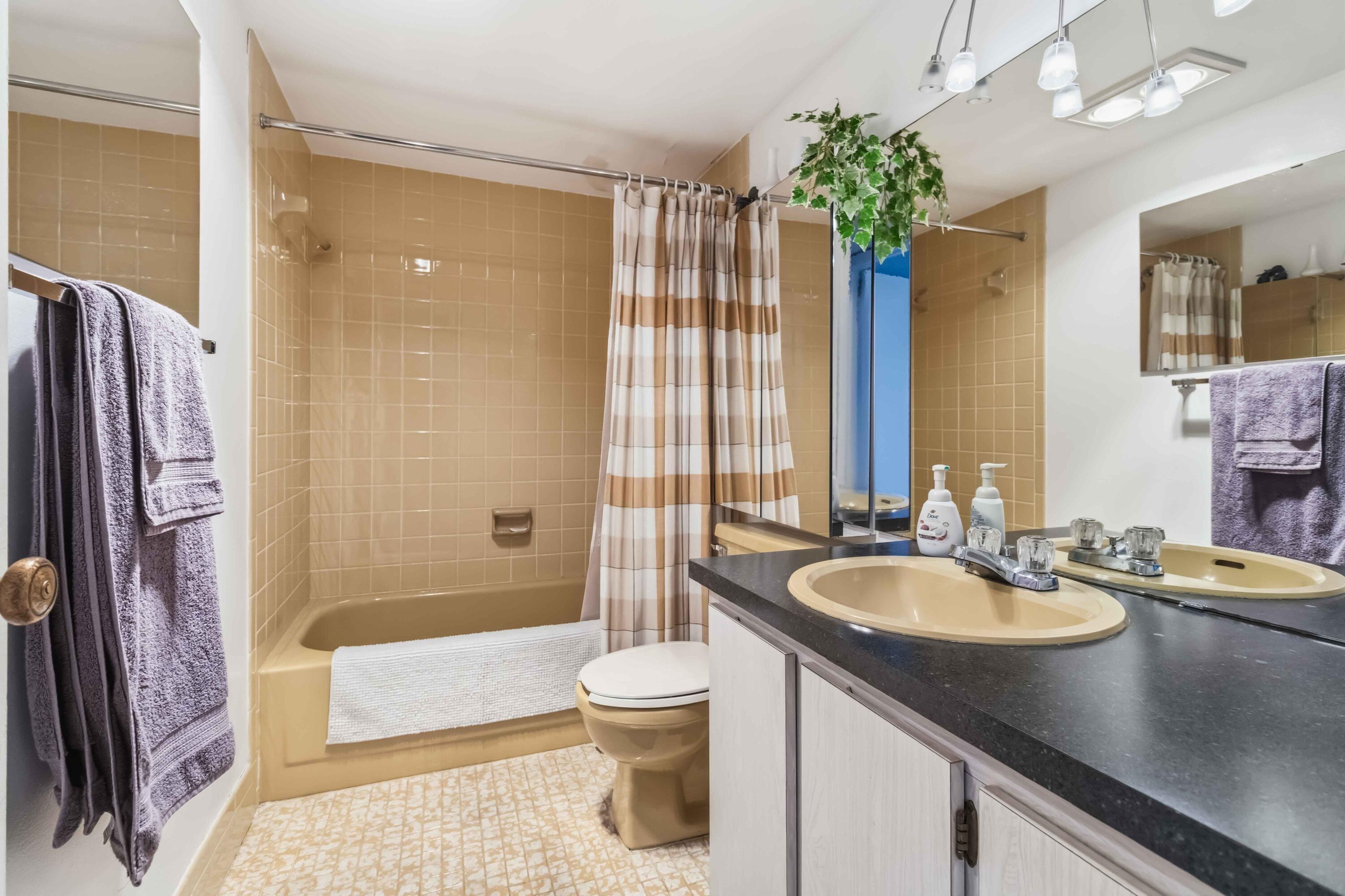 MEADOWBROOK LAKES CONDO - Residential