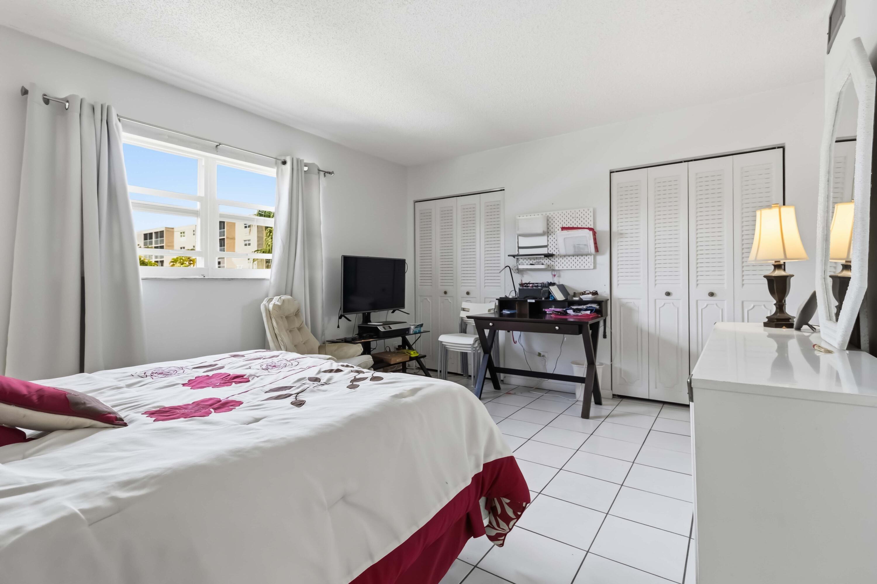 MEADOWBROOK LAKES CONDO - Residential