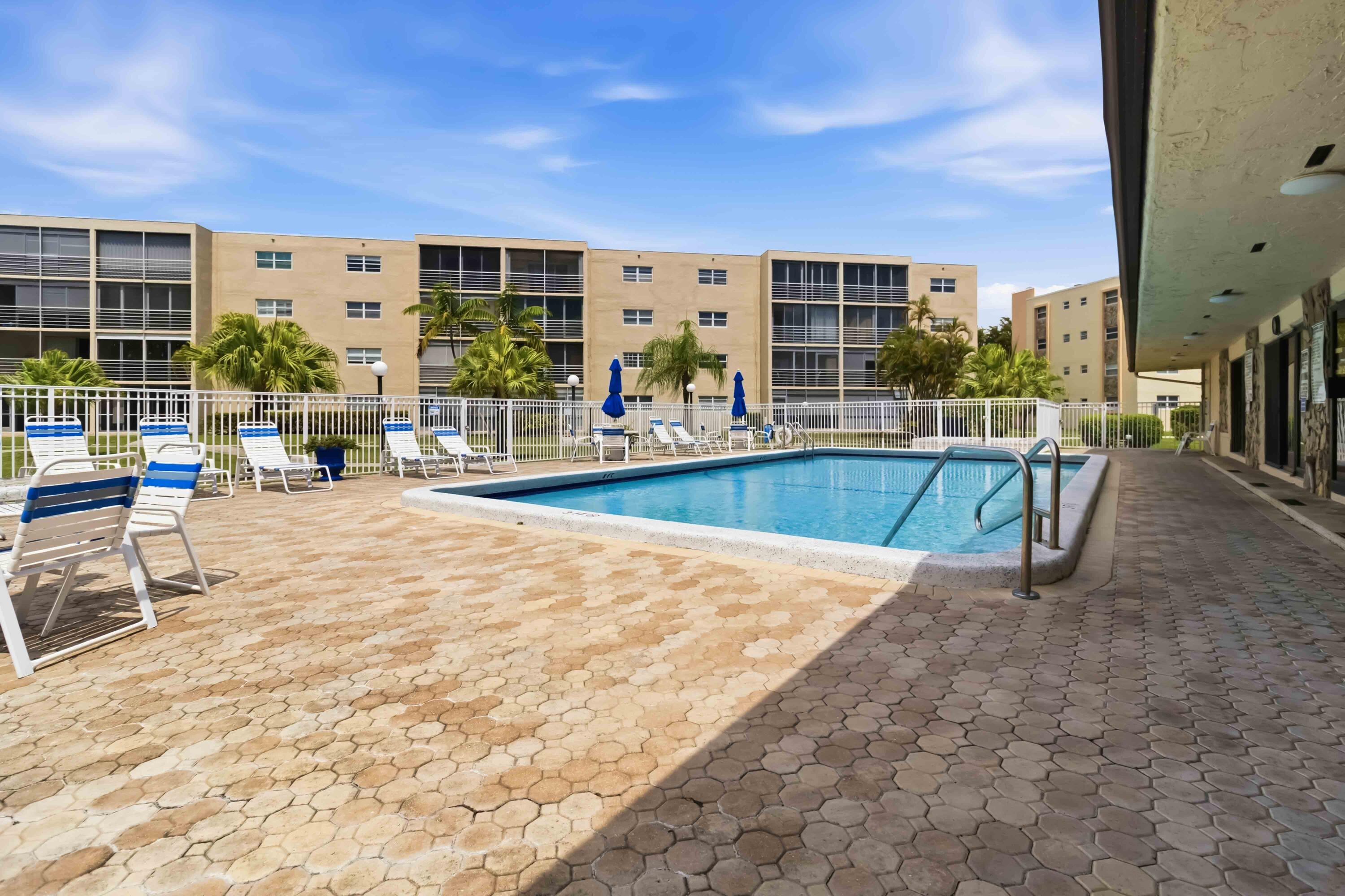 MEADOWBROOK LAKES CONDO - Residential