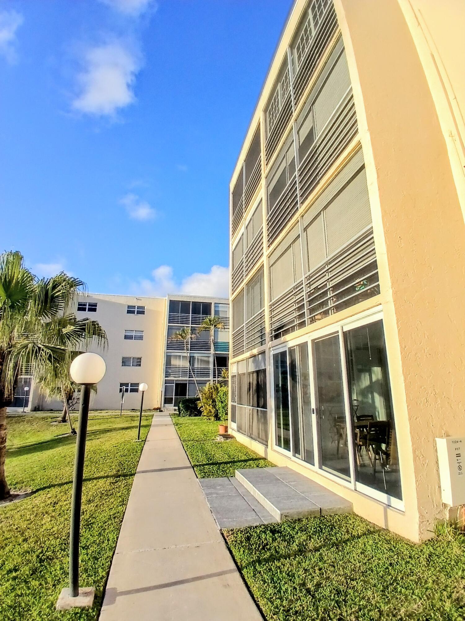 MEADOWBROOK LAKES CONDO - Residential