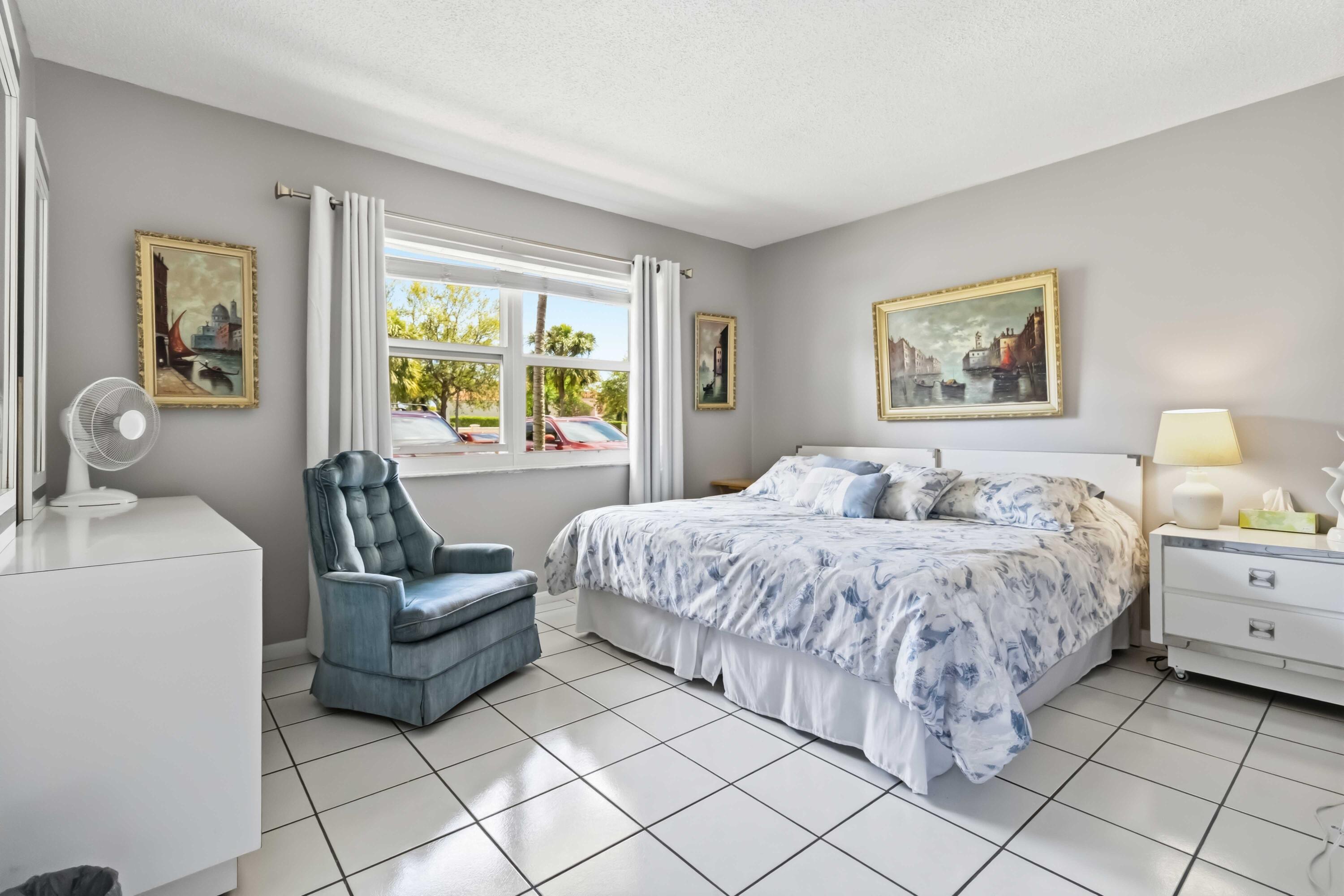 MEADOWBROOK LAKES CONDO - Residential