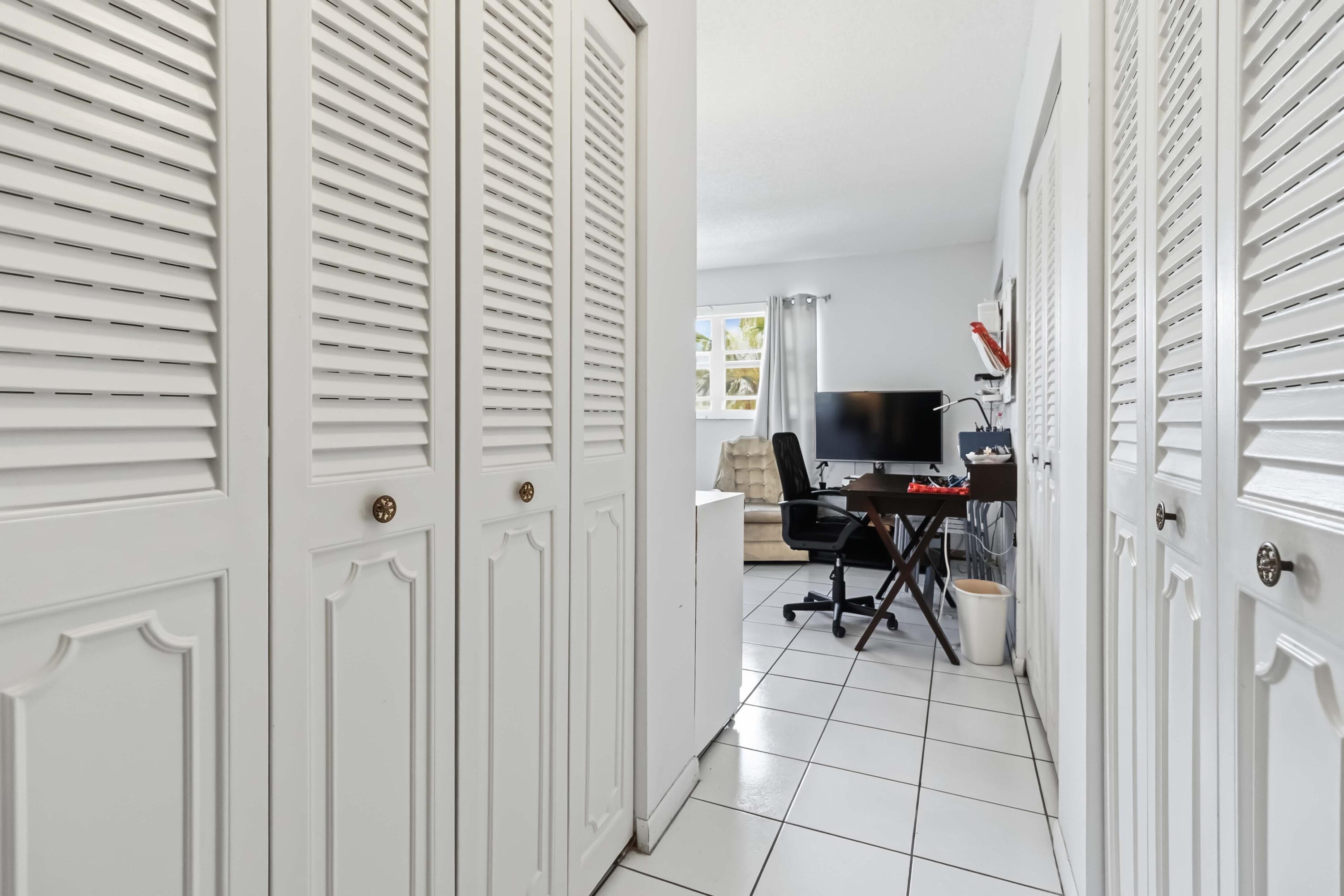 MEADOWBROOK LAKES CONDO - Residential