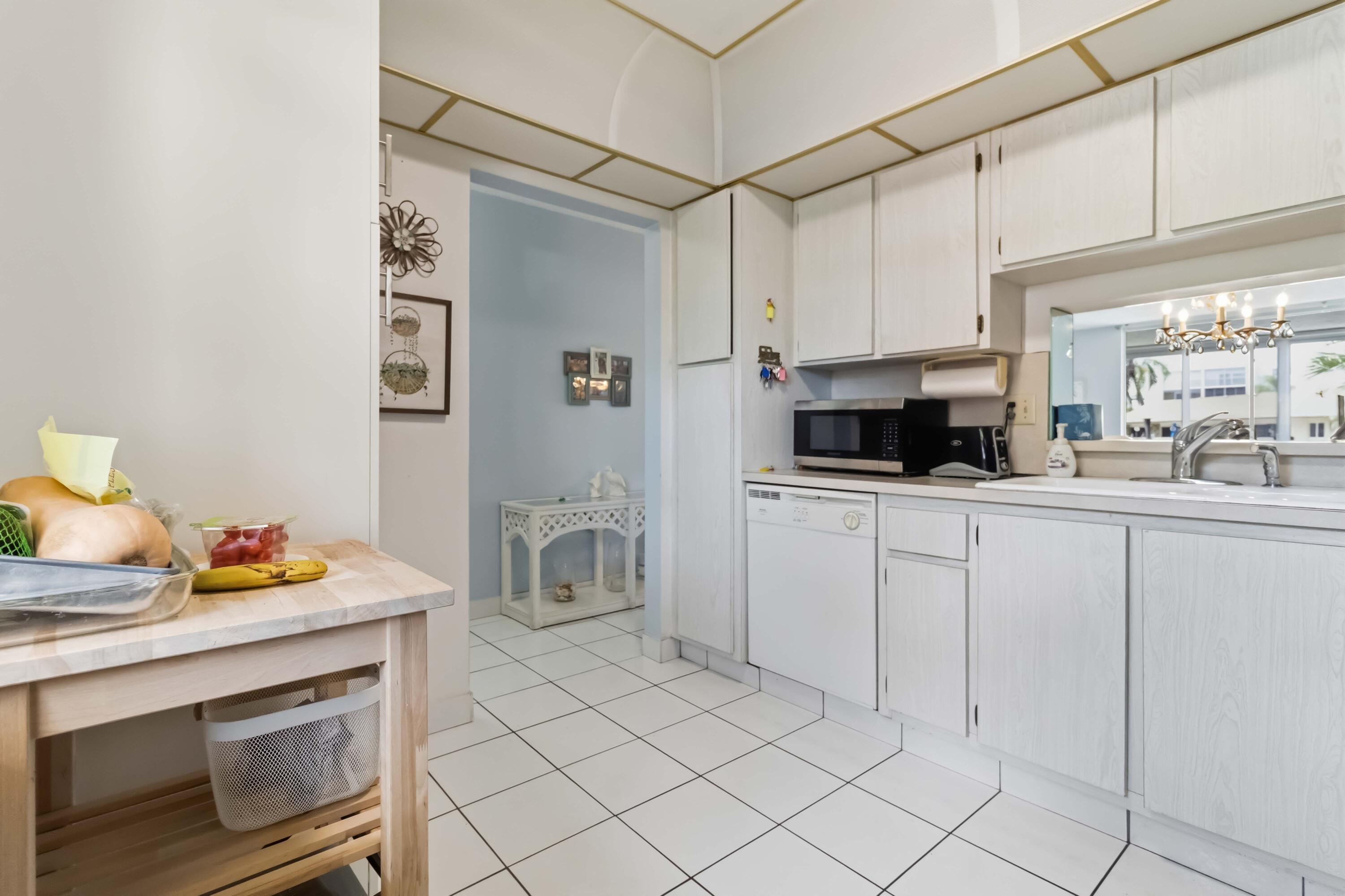 MEADOWBROOK LAKES CONDO - Residential