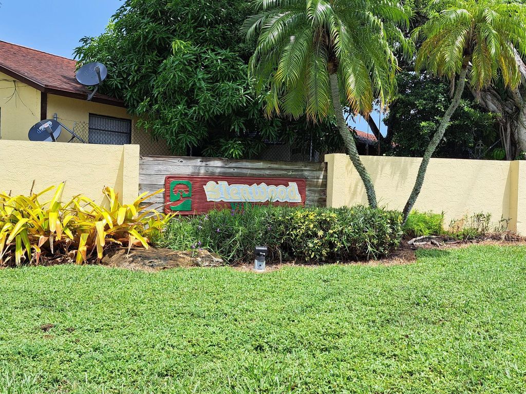 Photo of 508 Glenwood Drive, West Palm Beach, FL 33415 (MLS # R11062733)