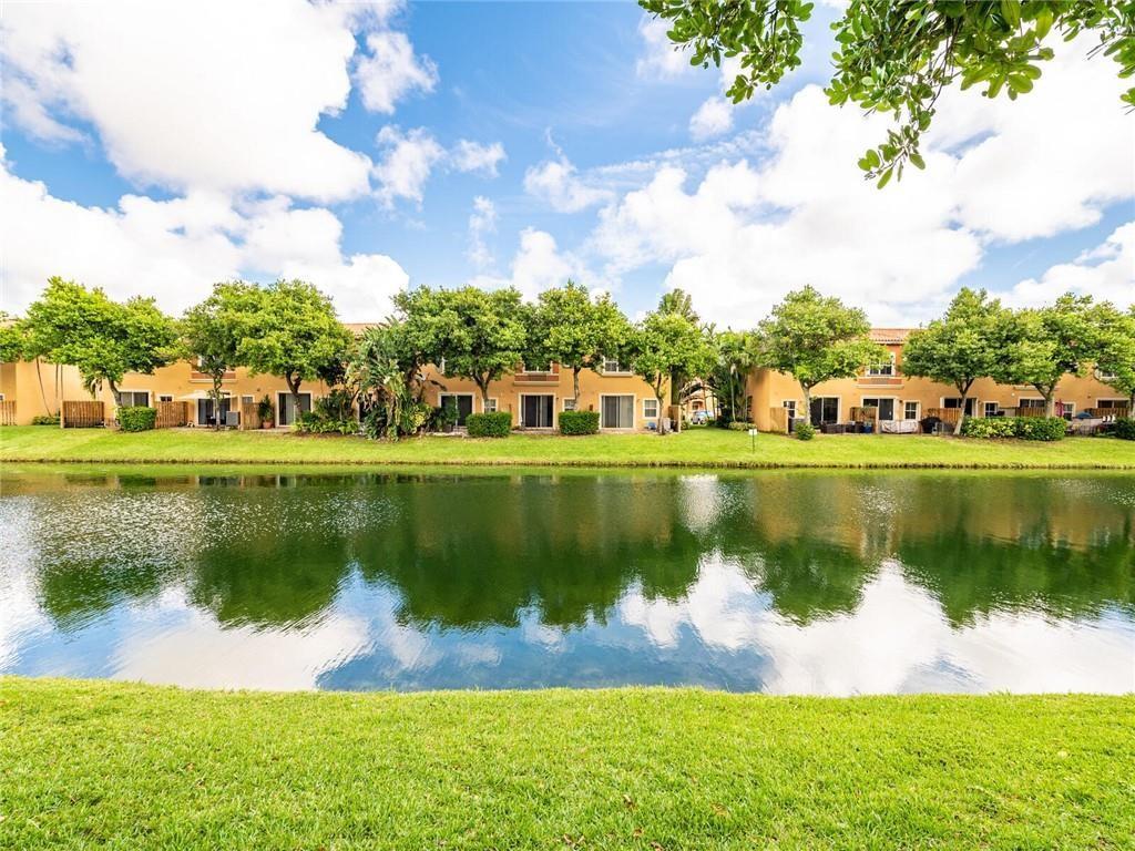 VILLAS AT HARBOR ISLES - Residential Lease