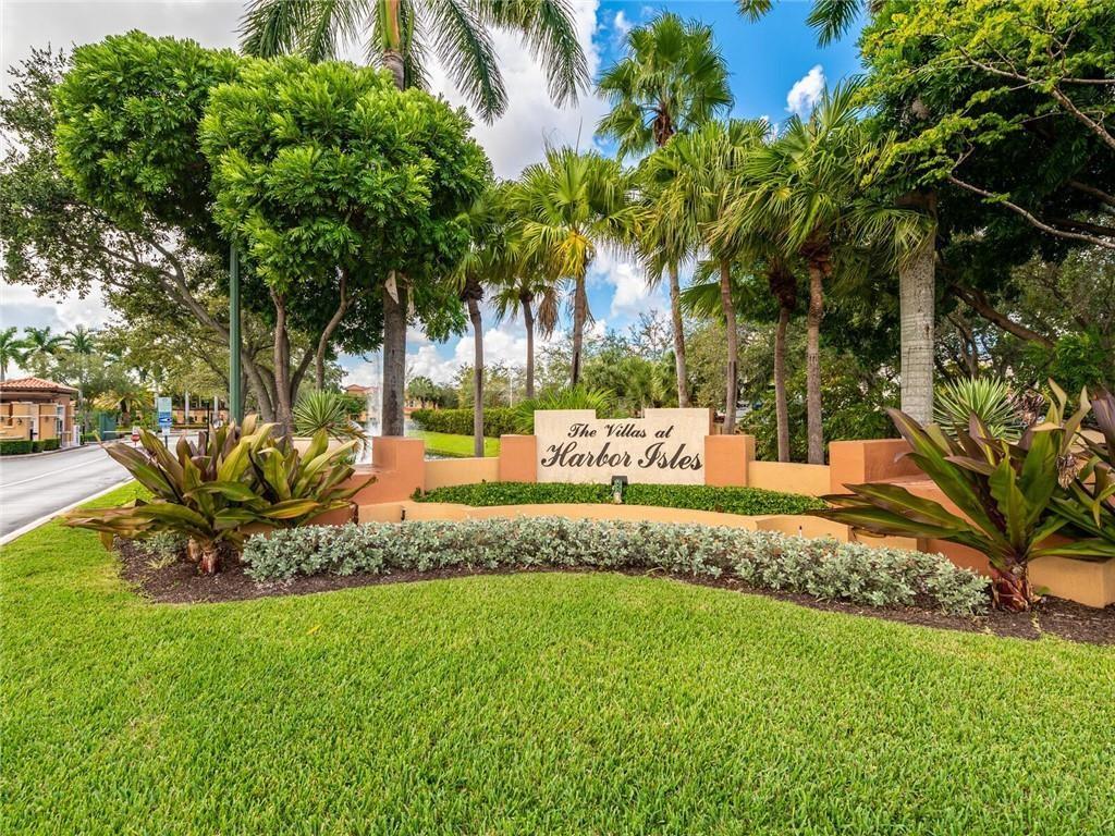 VILLAS AT HARBOR ISLES - Residential Lease