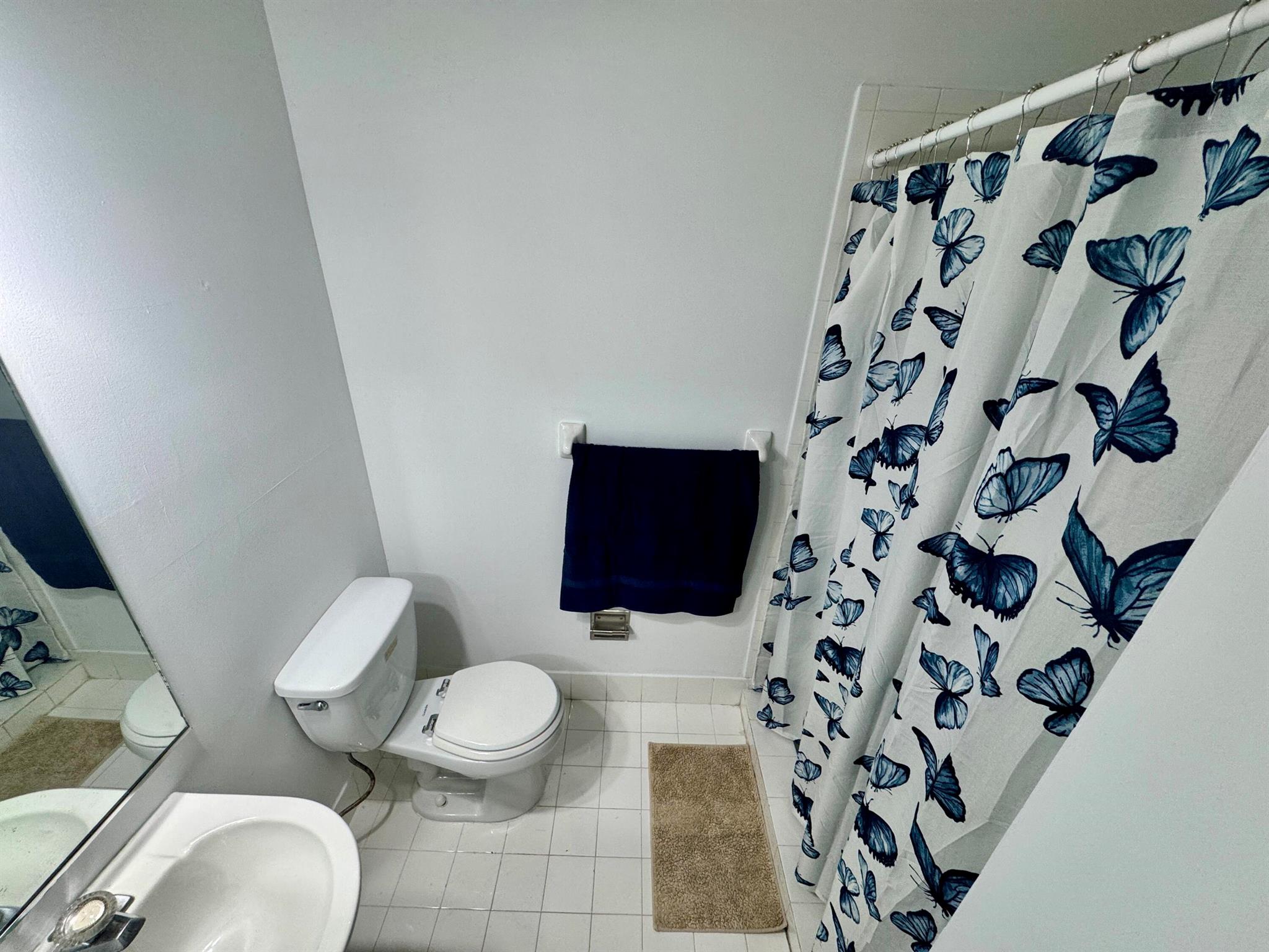 THE OAKVIEW CONDO NO 5 - Residential