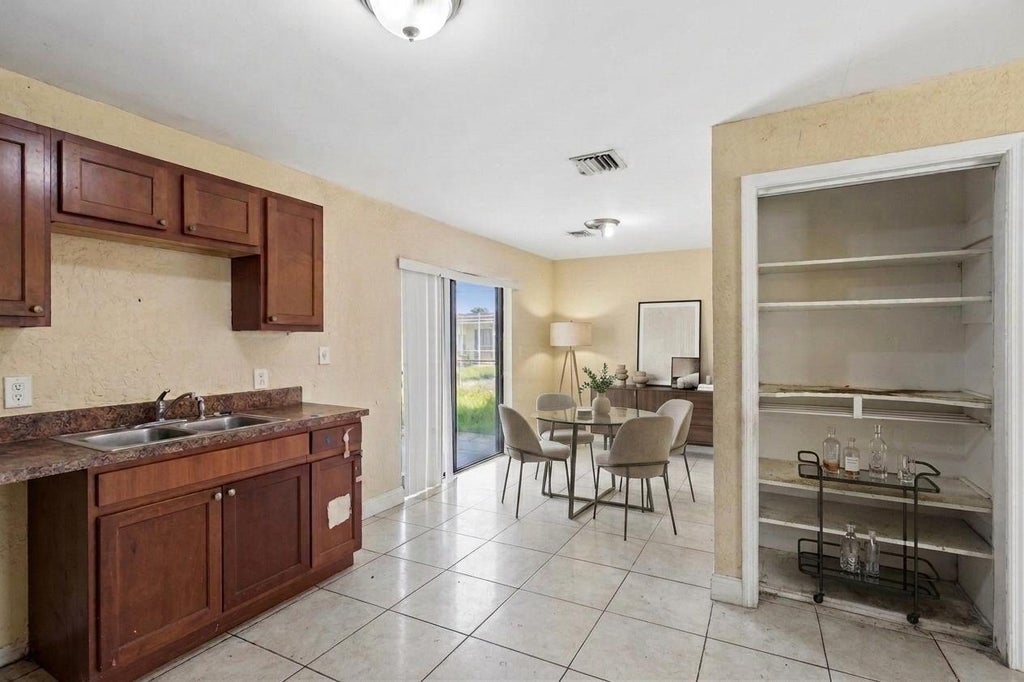 Photo of 6516 SW 33RD Street, Miramar, FL 33023 (MLS # B26069181)