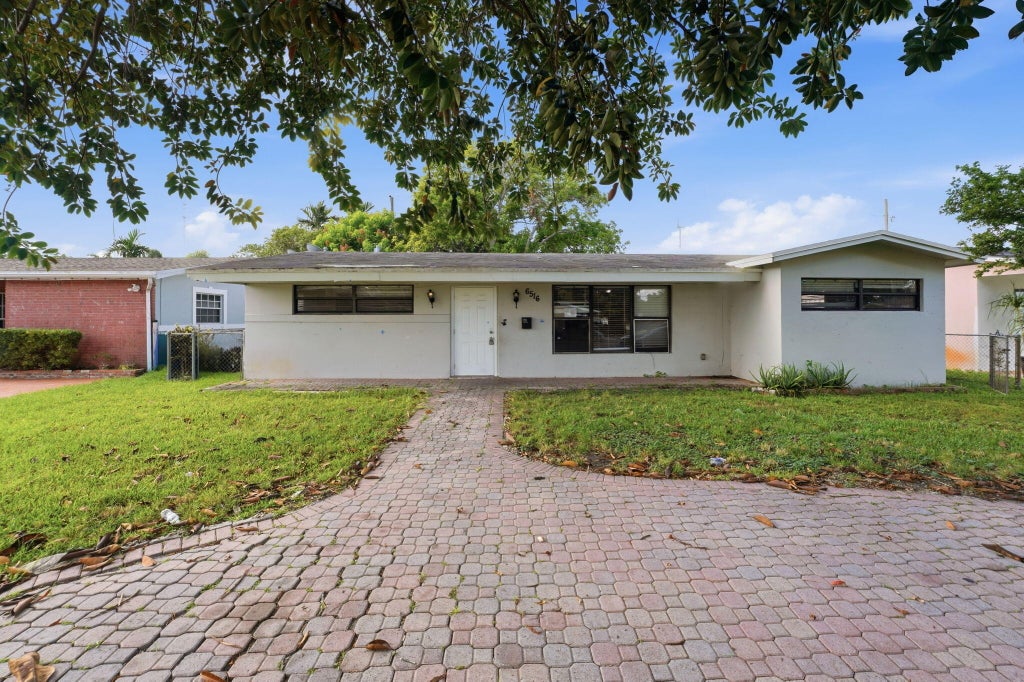 Photo of 6516 SW 33RD Street, Miramar, FL 33023 (MLS # B26069181)
