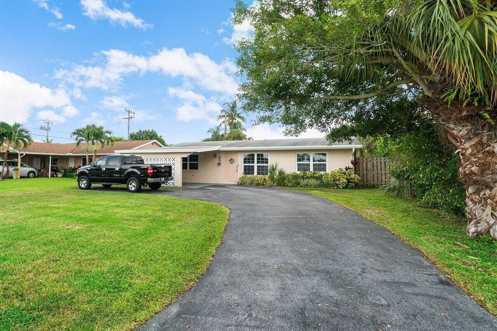 Photo of 374 Garden Boulevard, Palm Beach Gardens, FL 33410 (MLS # R10750054)