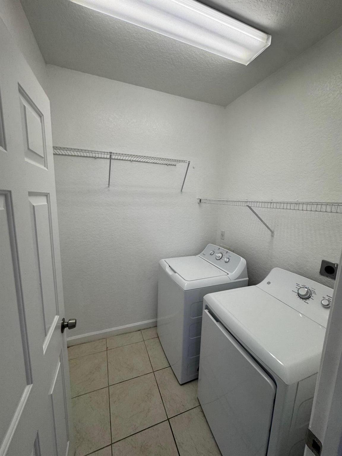 Colonial Palms - Residential Lease