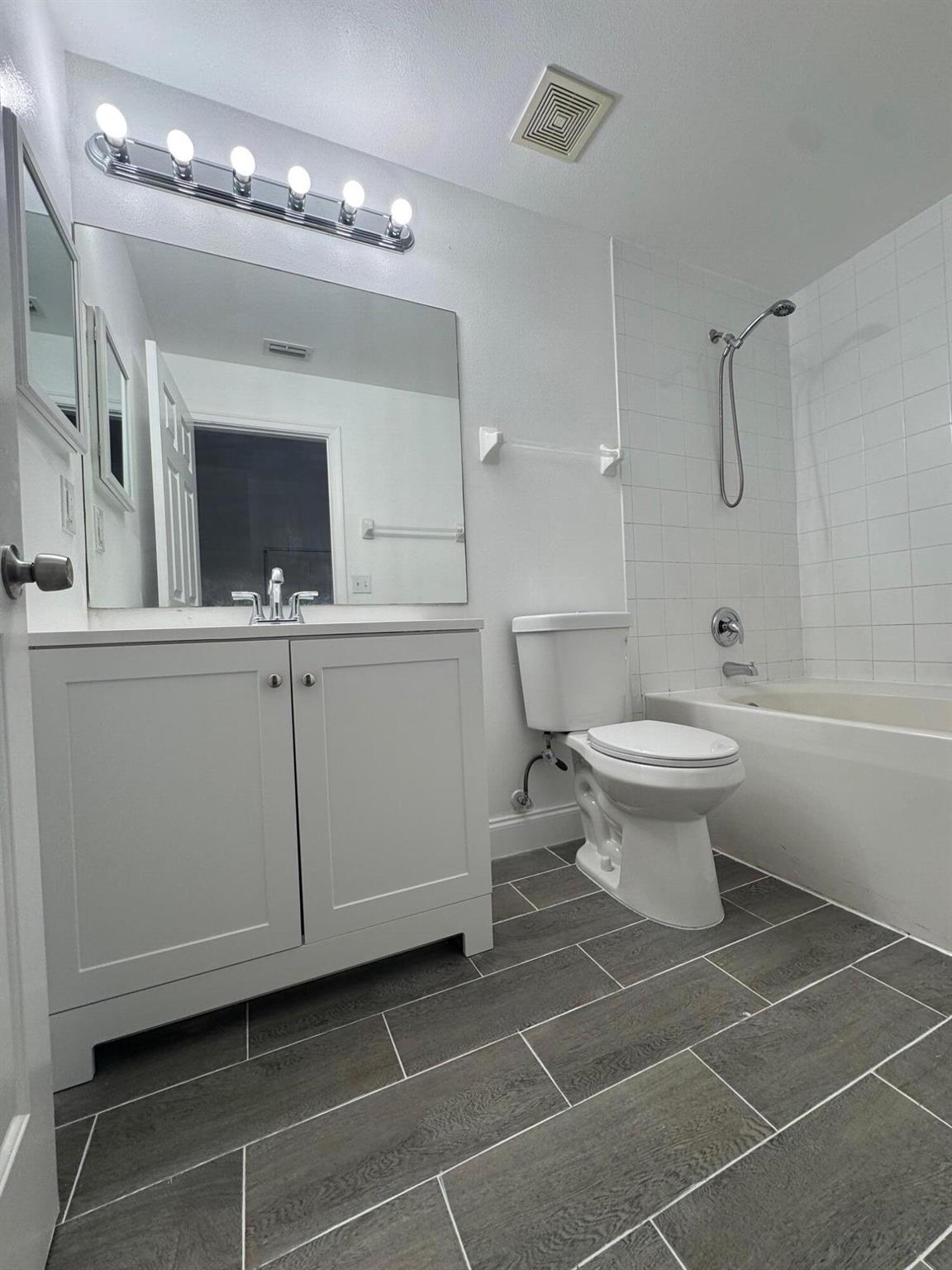 Colonial Palms - Residential Lease