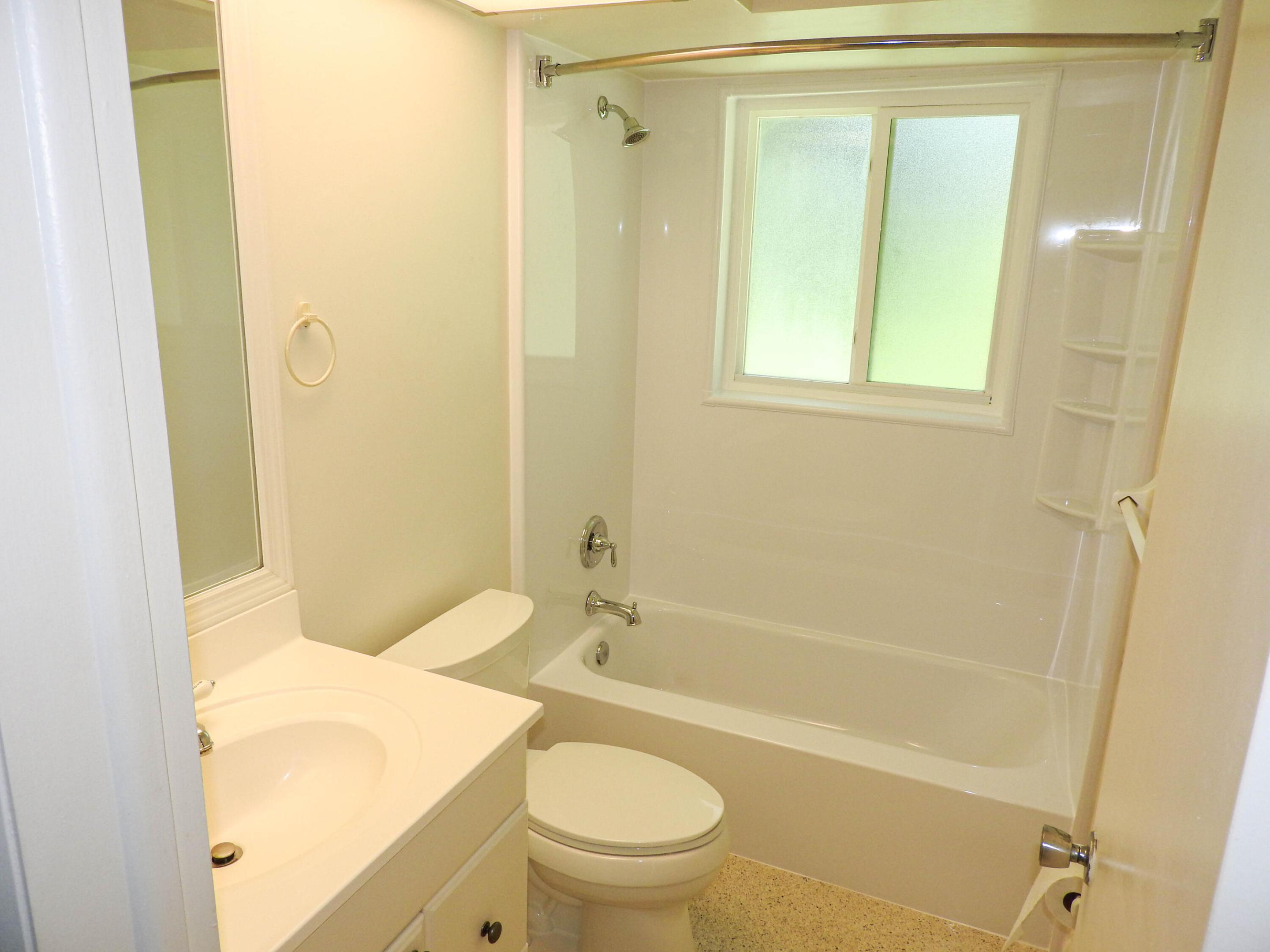 YACHT HARBOR - Residential Lease