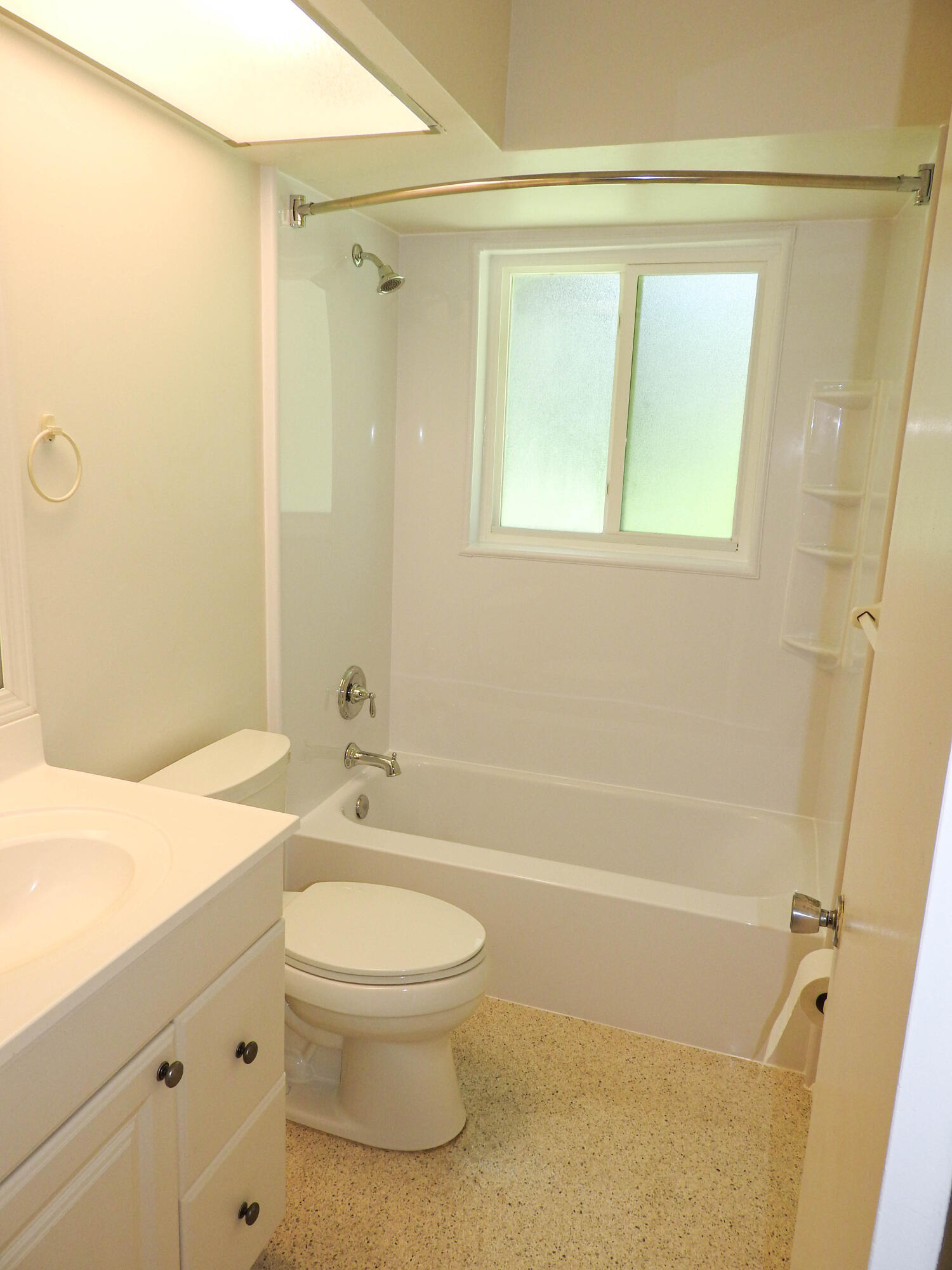 YACHT HARBOR - Residential Lease