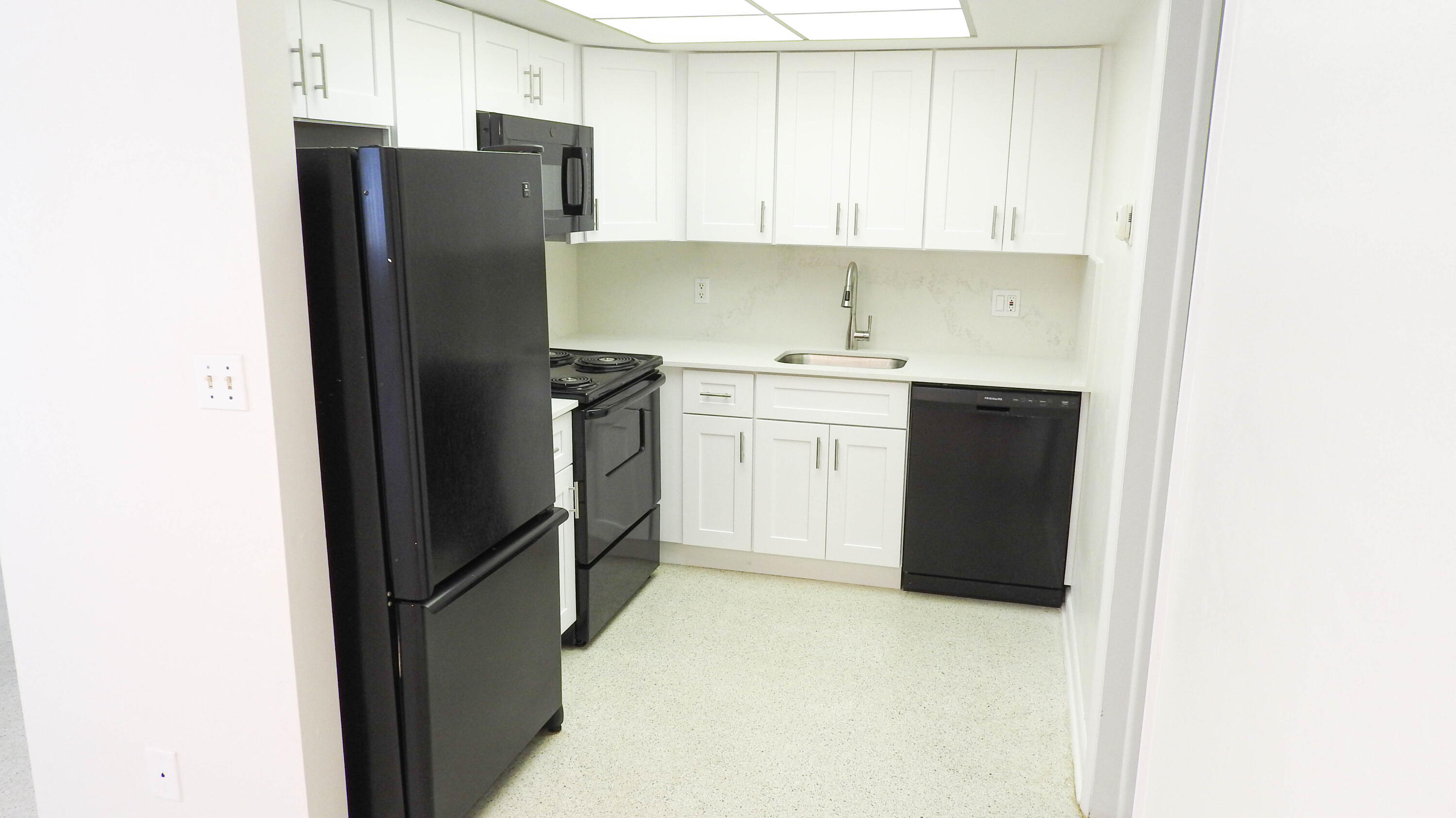 YACHT HARBOR - Residential Lease