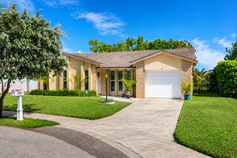 Photo of 6270 Sherman Street, Hollywood, FL 33024 (MLS # B26032066)