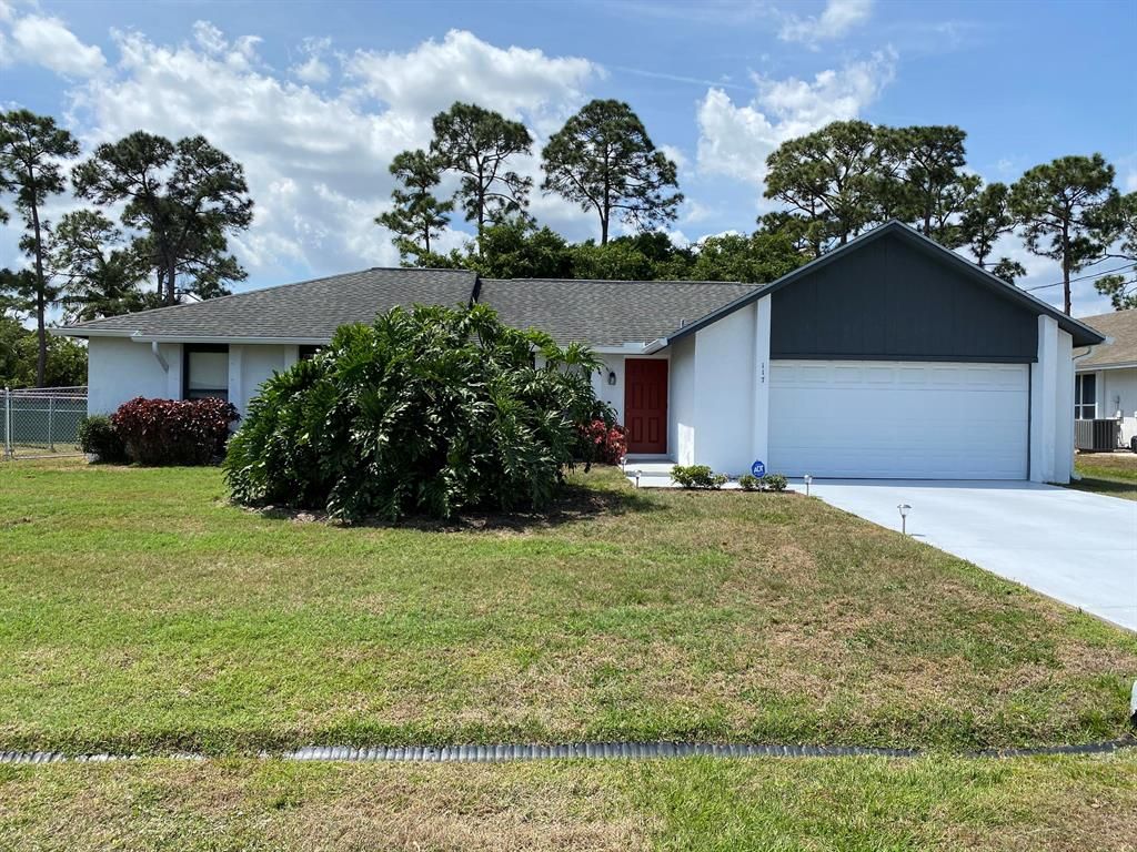 Photo of 117 SE Fallon Drive Dr, Port St Lucie, FL 34983 (MLS # R10703753)