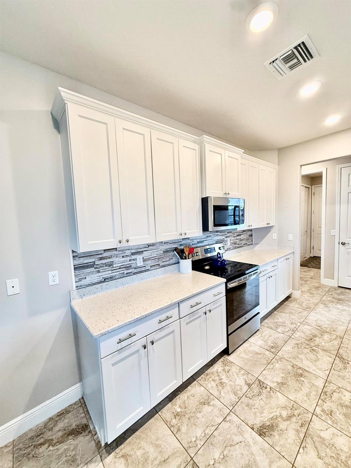 CROSS CREEK LAKE ESTATES - Residential