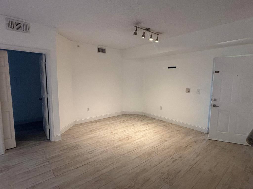 ST ANDREWS AT POLO CLUB CONDO - Residential Lease