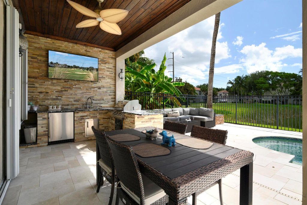 Photo of 7150 Ivy Crossing Lane, Boynton Beach, FL 33436 (MLS # R11137519)