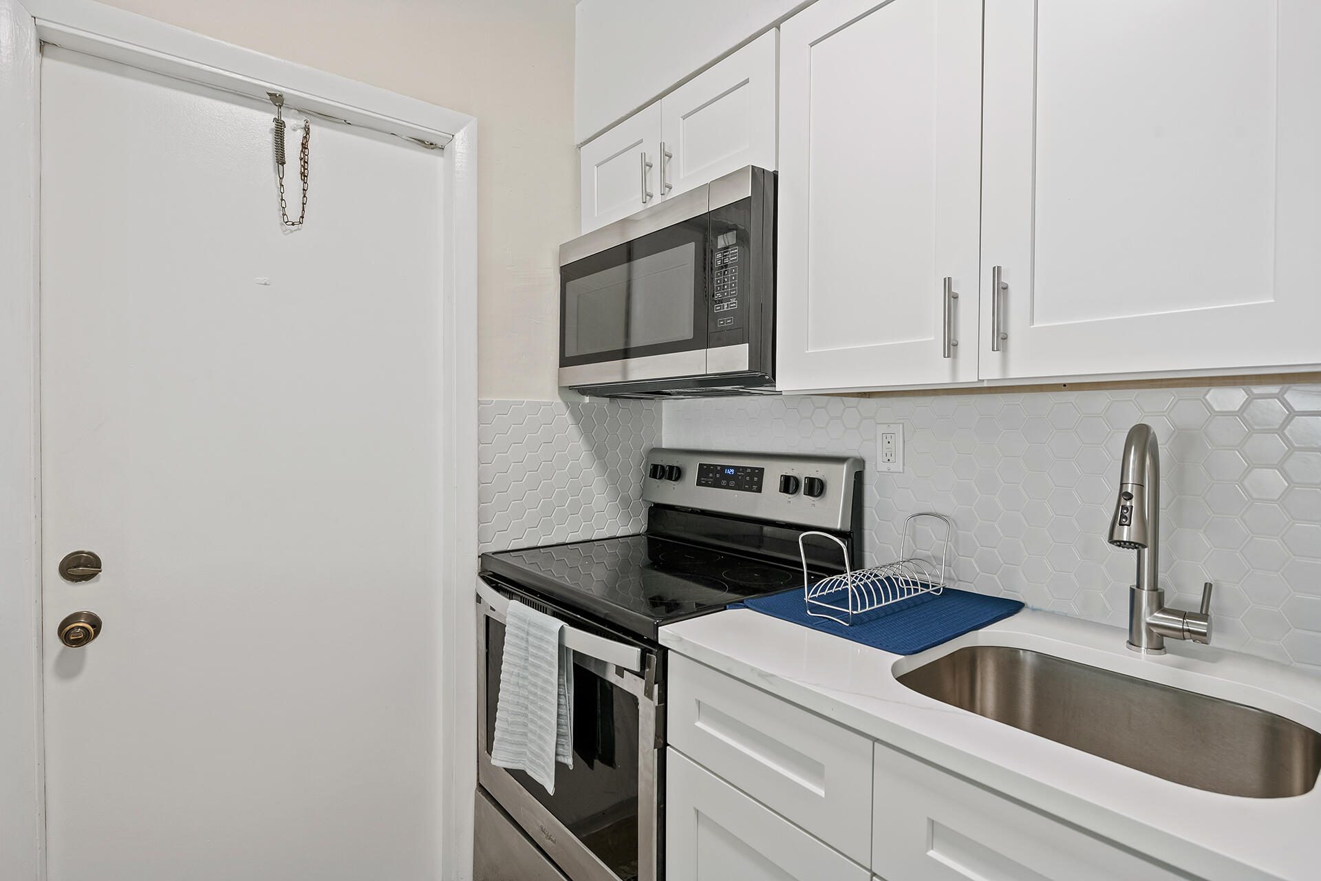HOLLYWOOD PINES ESTATES - Residential Lease
