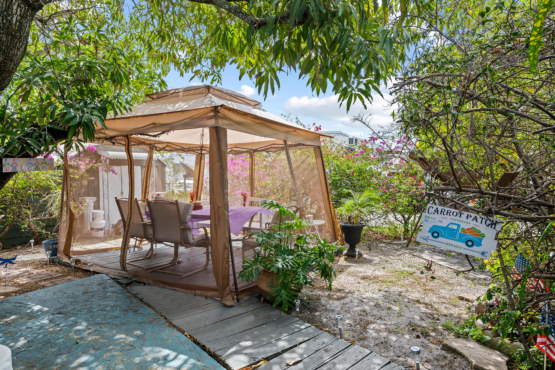 HOLLYWOOD PINES ESTATES - Residential Lease