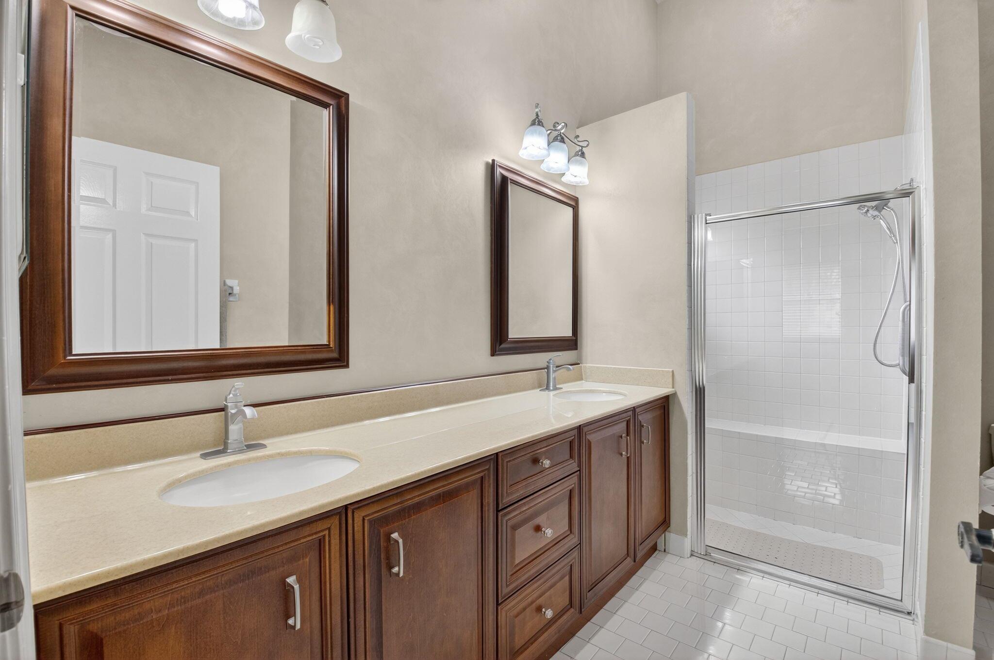 LEXINGTON CLUB - Residential