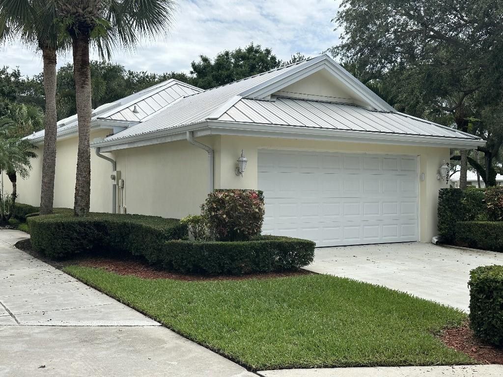 Photo of 2527 SW Greenwich Way, Palm City, FL 34990 (MLS # F10509204)
