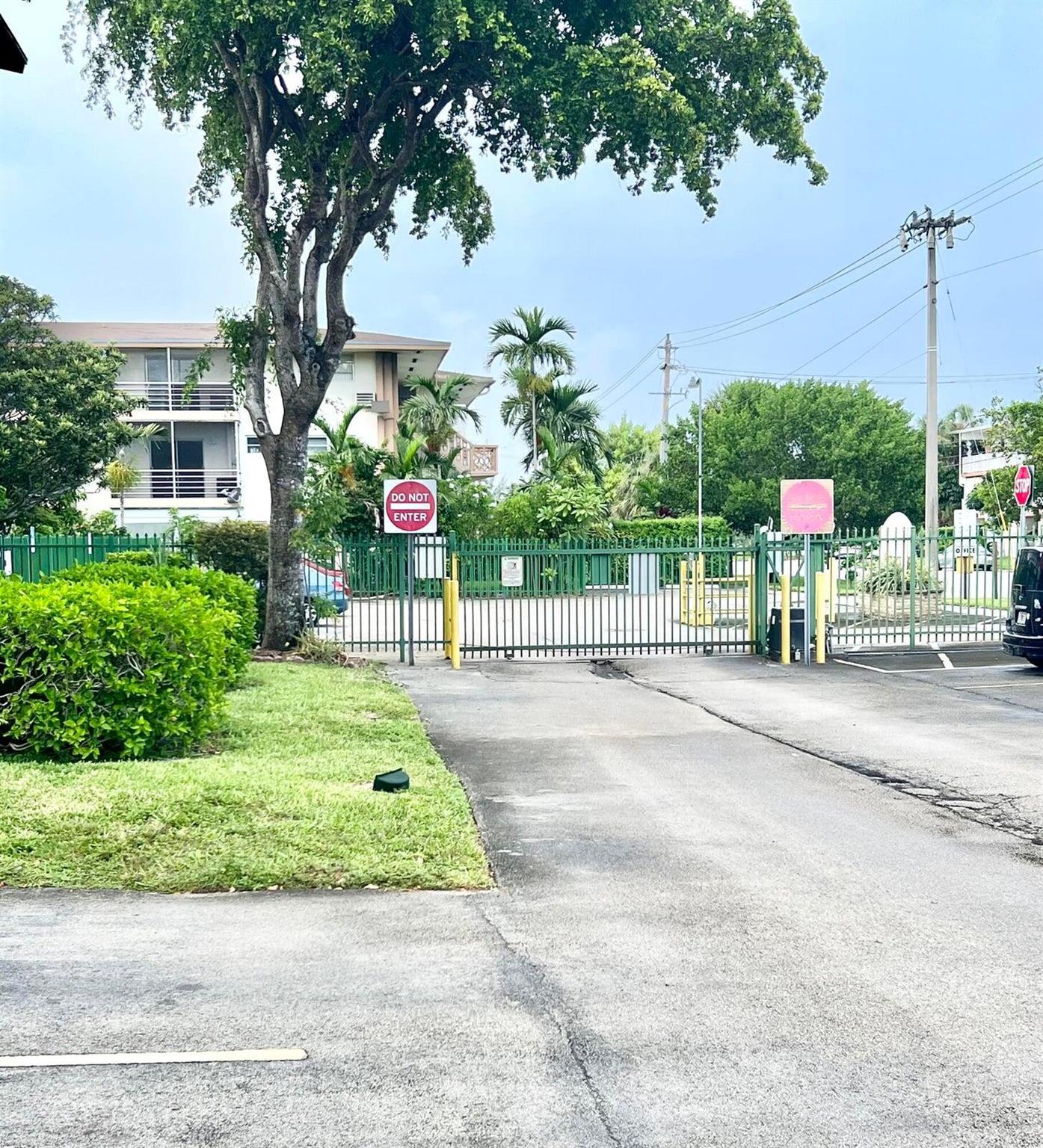 MAR-LEN GARDENS NO 12 COR - Residential