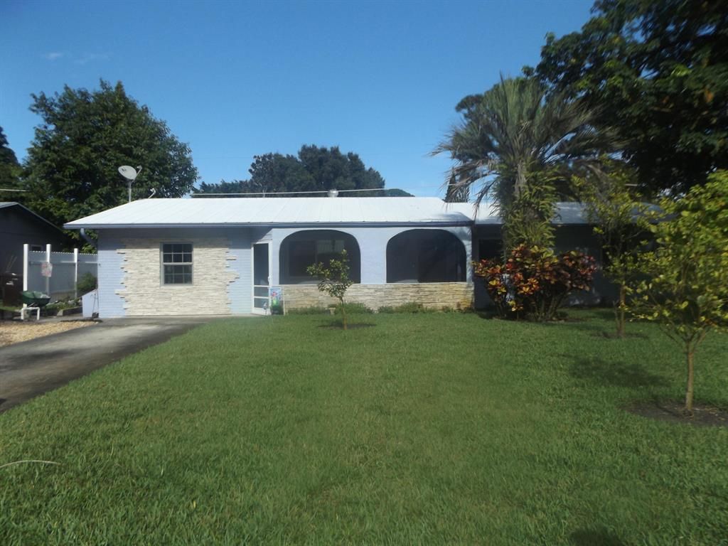 Photo of 1301 SE Sandpiper Lane, Stuart, FL 34996 (MLS # R10737026)