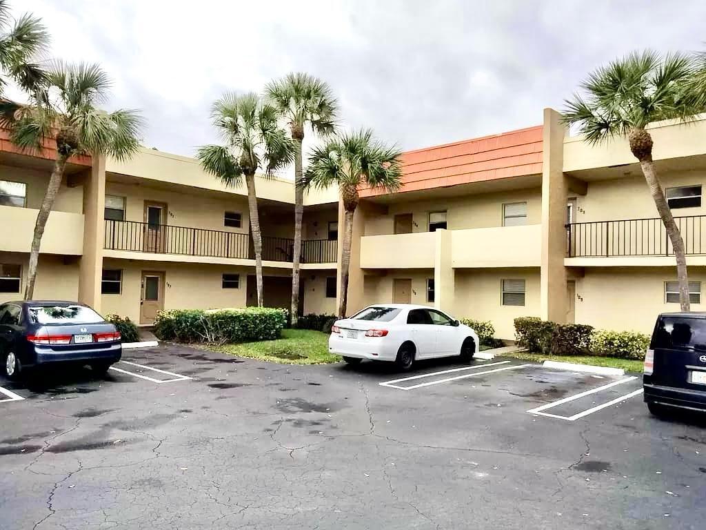 LAGO DEL REY CONDO - Residential