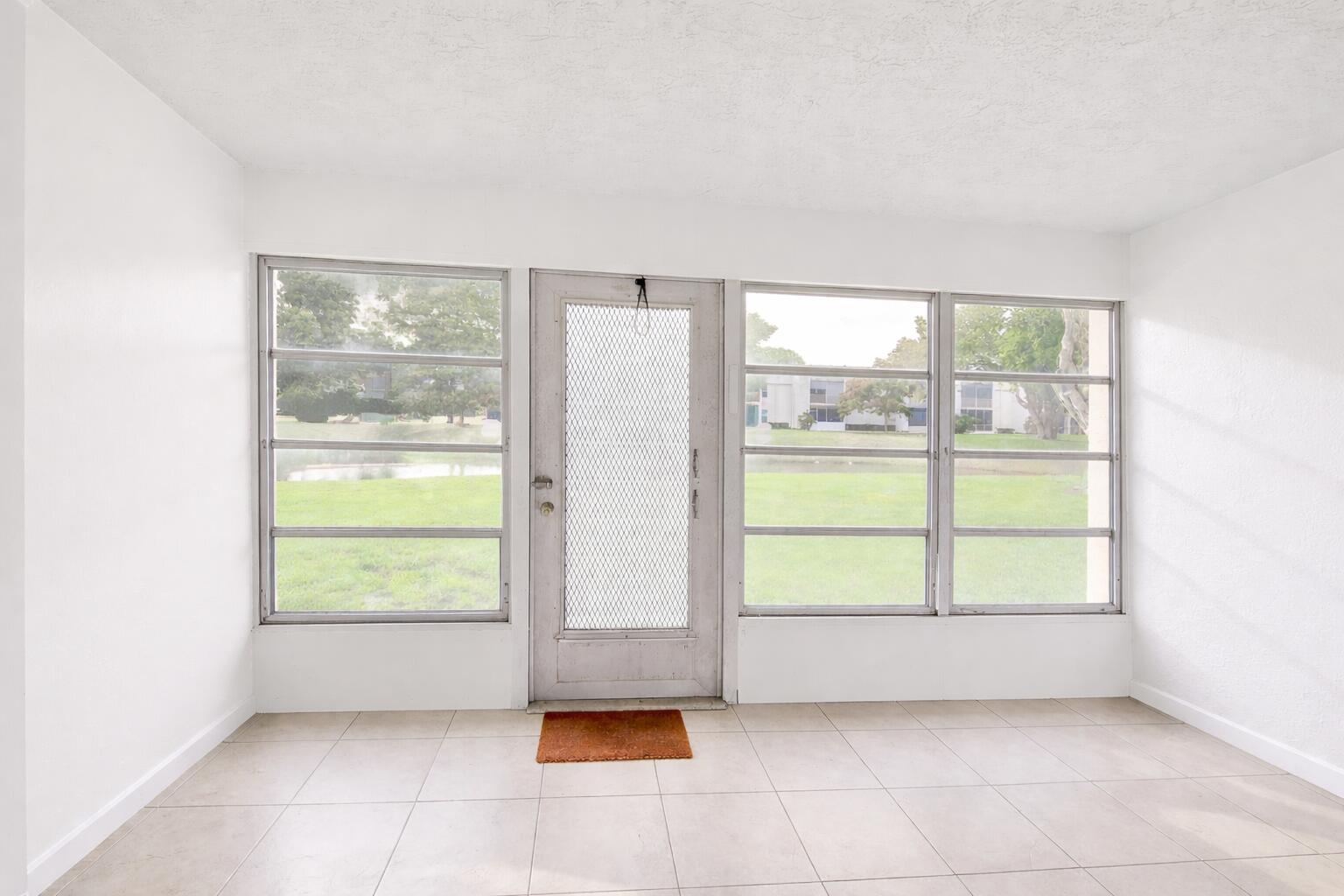 LAGO DEL REY CONDO - Residential