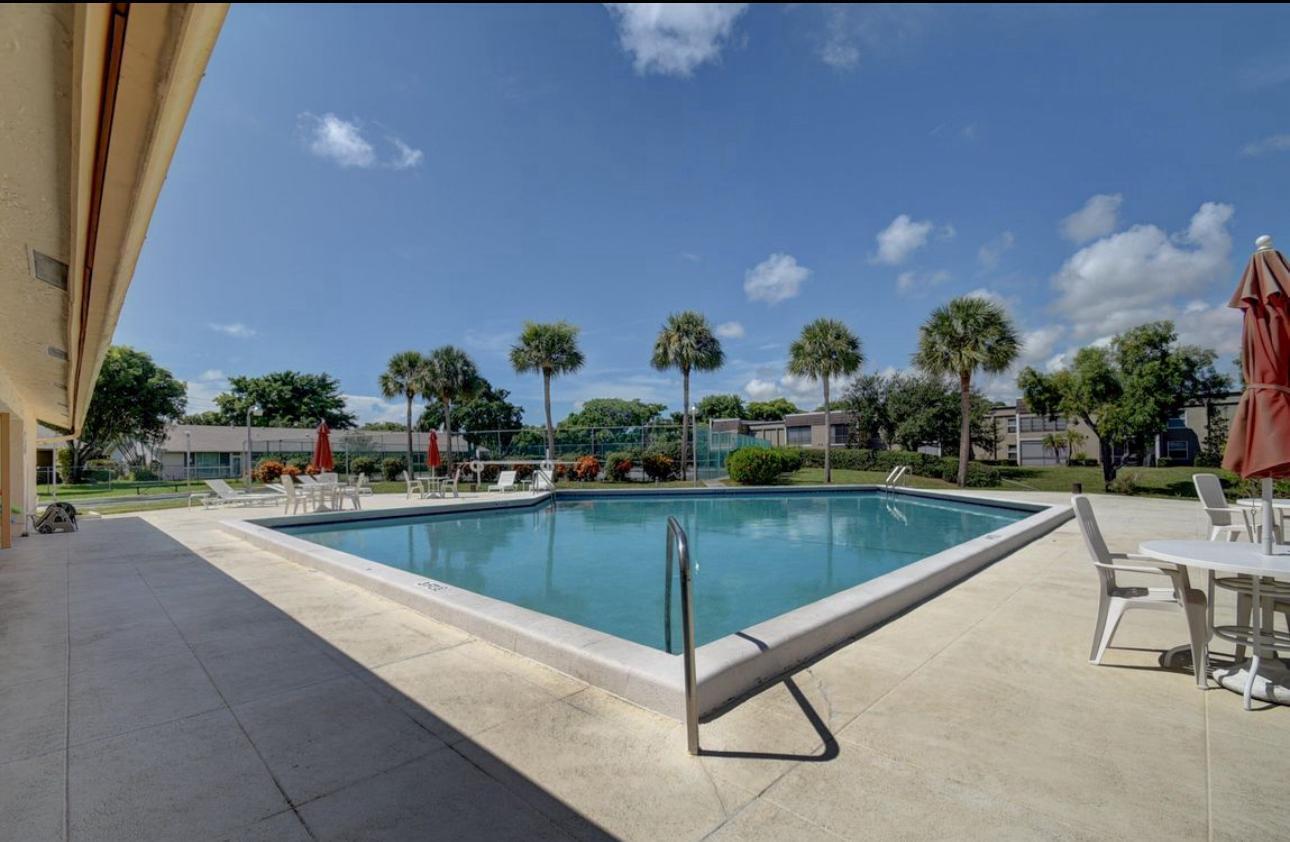 LAGO DEL REY CONDO - Residential